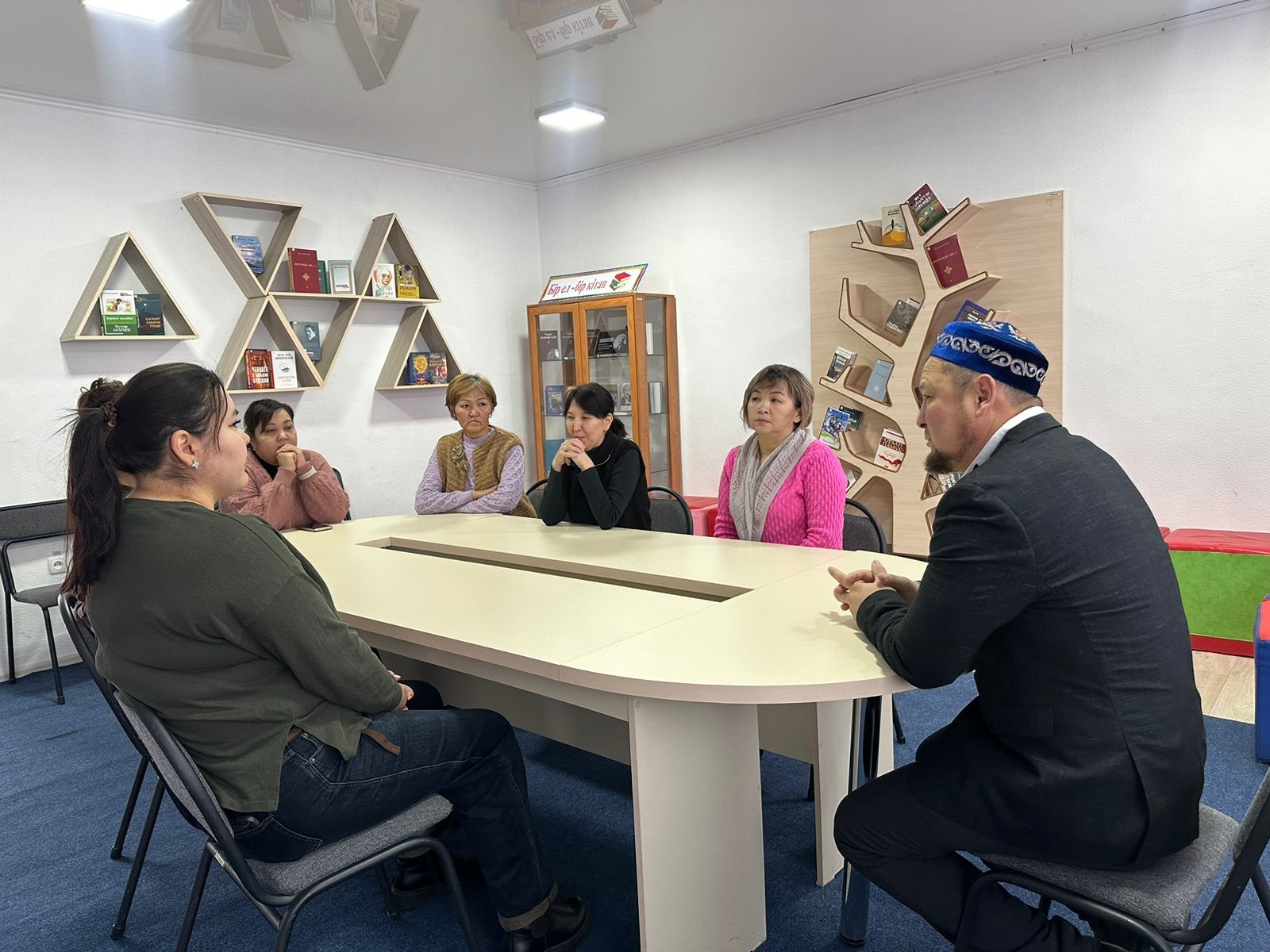 «Төлеутай ата» мешітінің имамы Приозерск қалалық кітапханасында насихат айтты