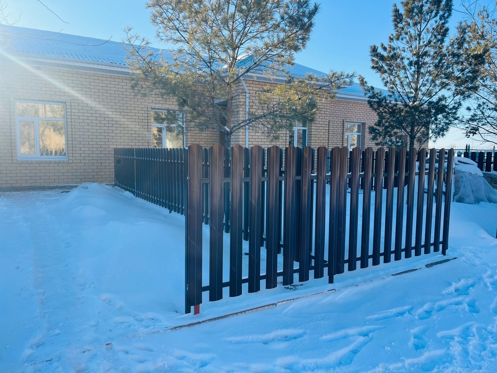 Мешіт ауласы қалың қардан тазартылды