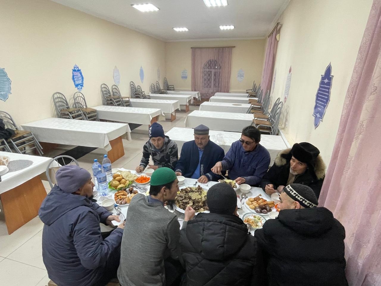 «Жанқұтты би» мешітінің жамағаты сенбілік дастарханда бас қосты