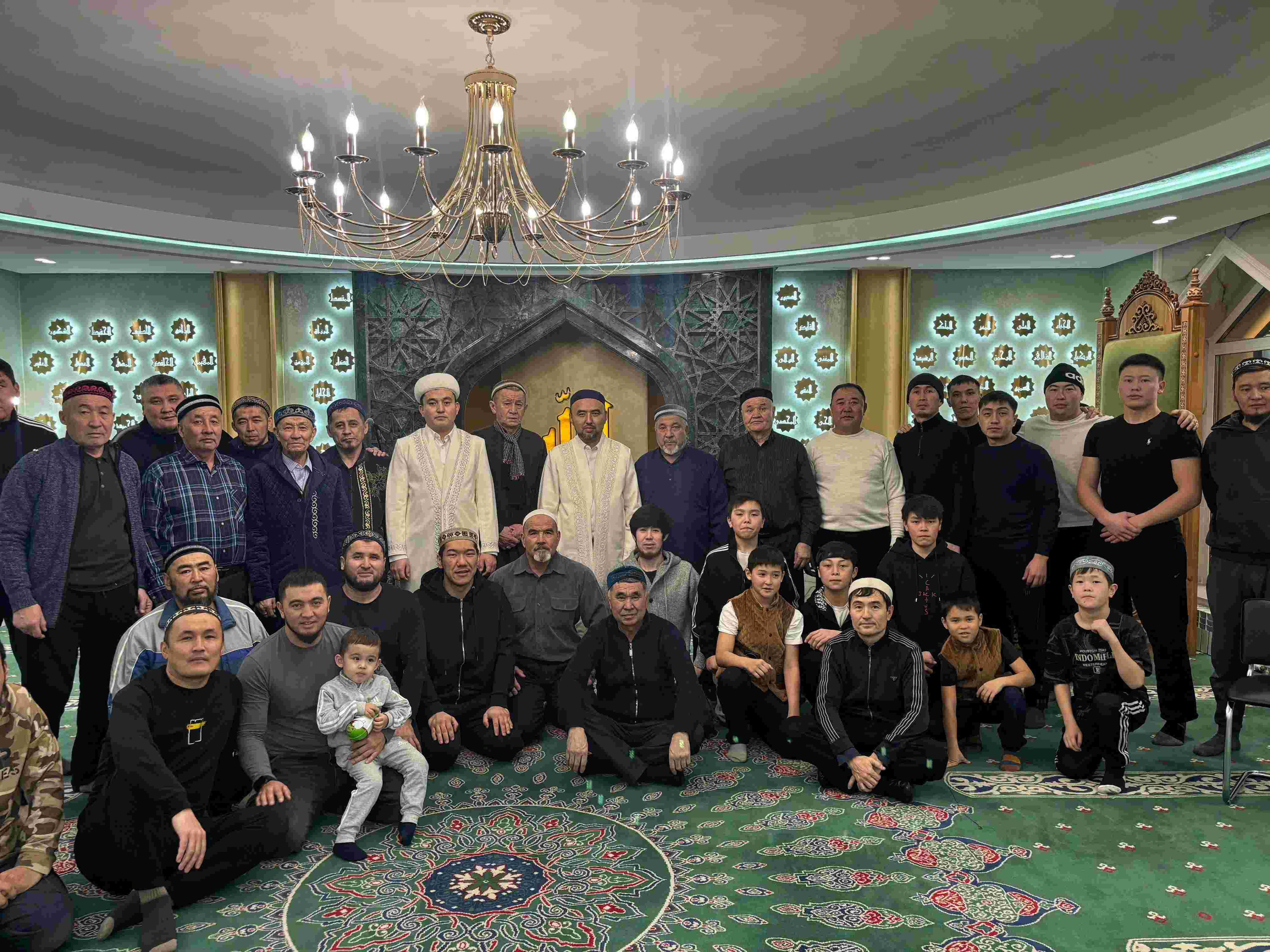 Шариғат және пәтуа бөлімінің маманы Ғыйзат қажы мешітінің жамағатымен жүздесті