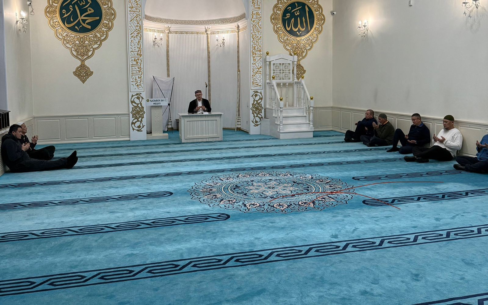 «Қазыбек би» мешітінде Құран сүрелерінің мағынасы мен тәфсірін түсіндіру курсы өтуде