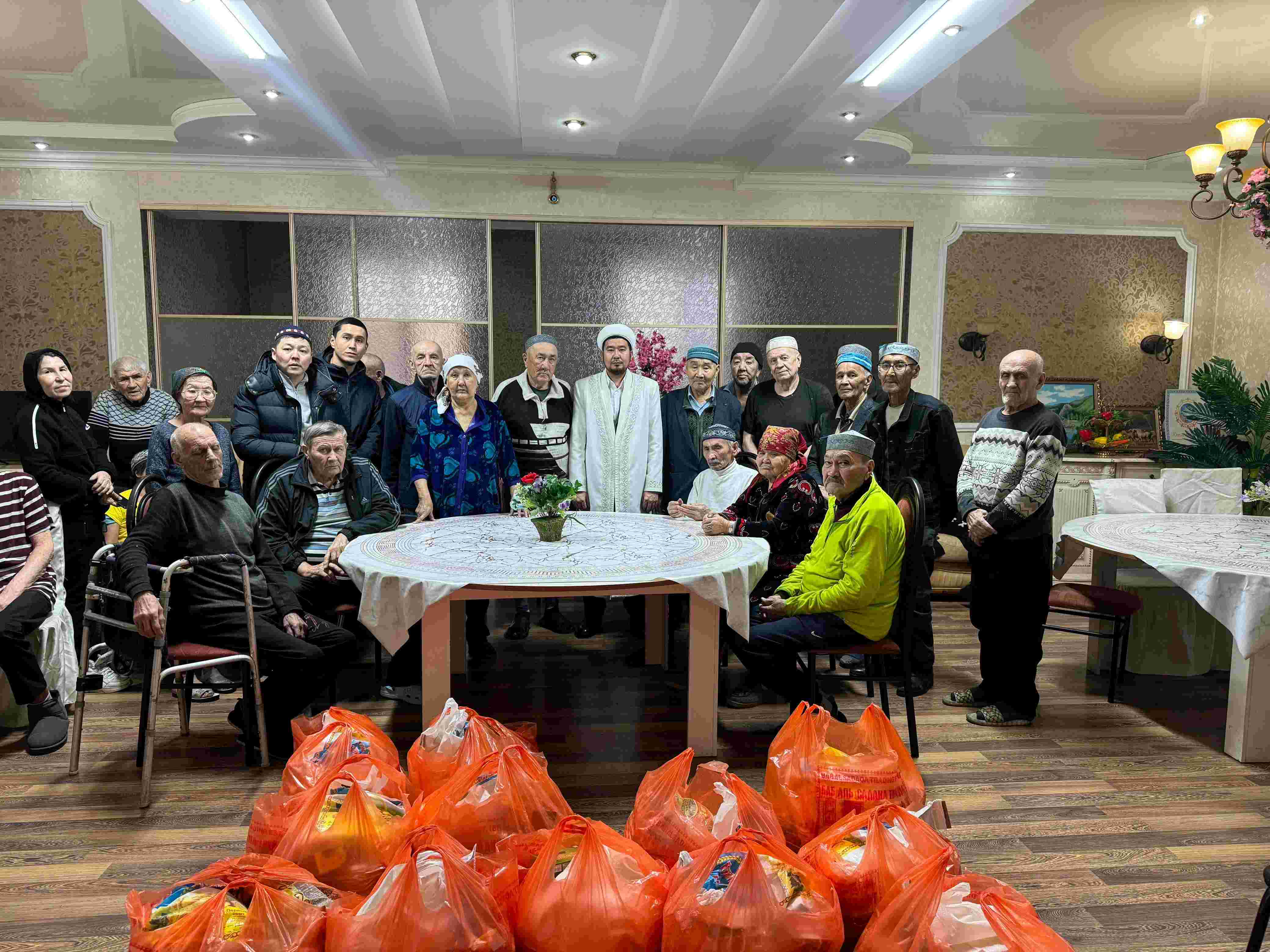 «Әл-Машани» мешіті қарттар үйіне қайырымдылық көмек көрсетті