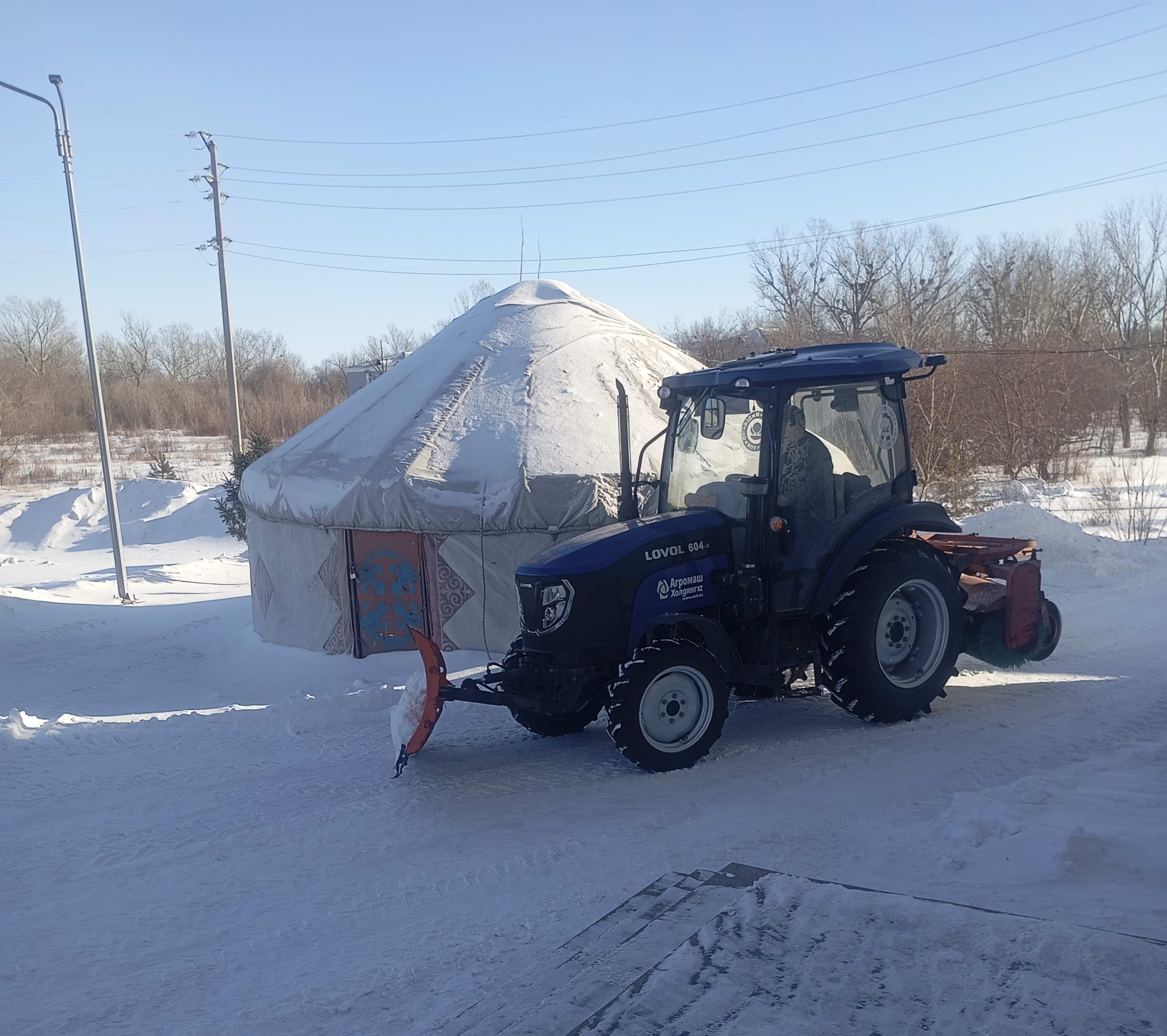 «Төлеутай ата» мешітінің ауласы қардан тазартылды