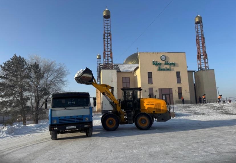 Қарағанды қалалық «Бұқар жырау» мешітінде қар тазалау сенбілігі өтті