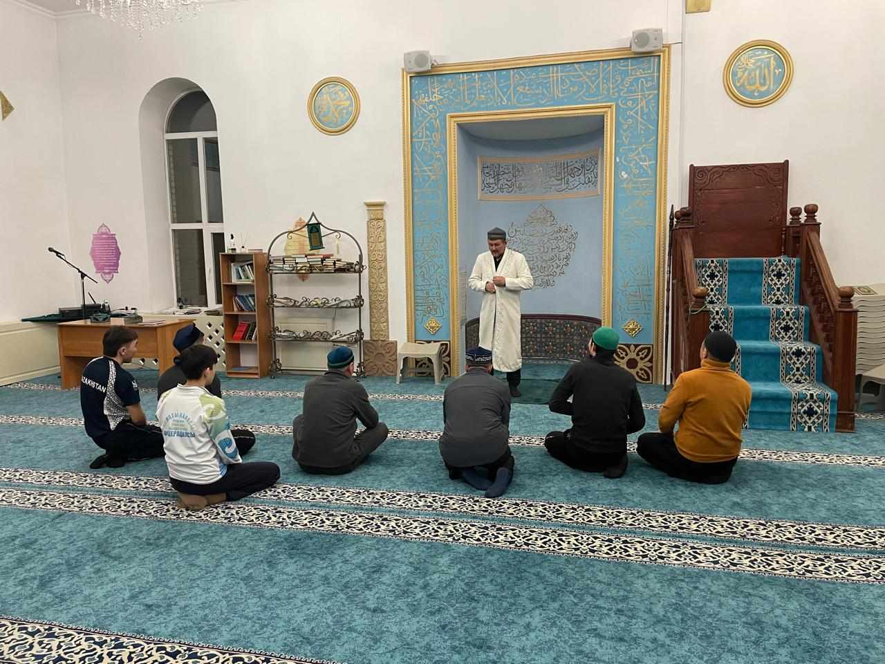 «Жанқұтты би» мешітінде лудомания мен жат ағымның зияны түсіндірілді