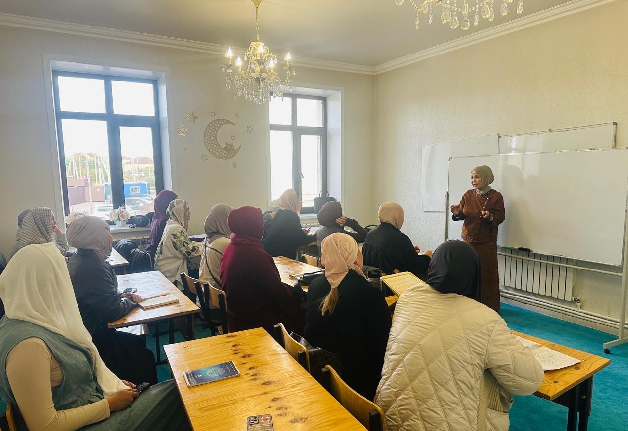 Қарағанды қалалық «Қазыбек би» мешітінде әйел-қыздарға арналған фиқһ дәрісі өтуде