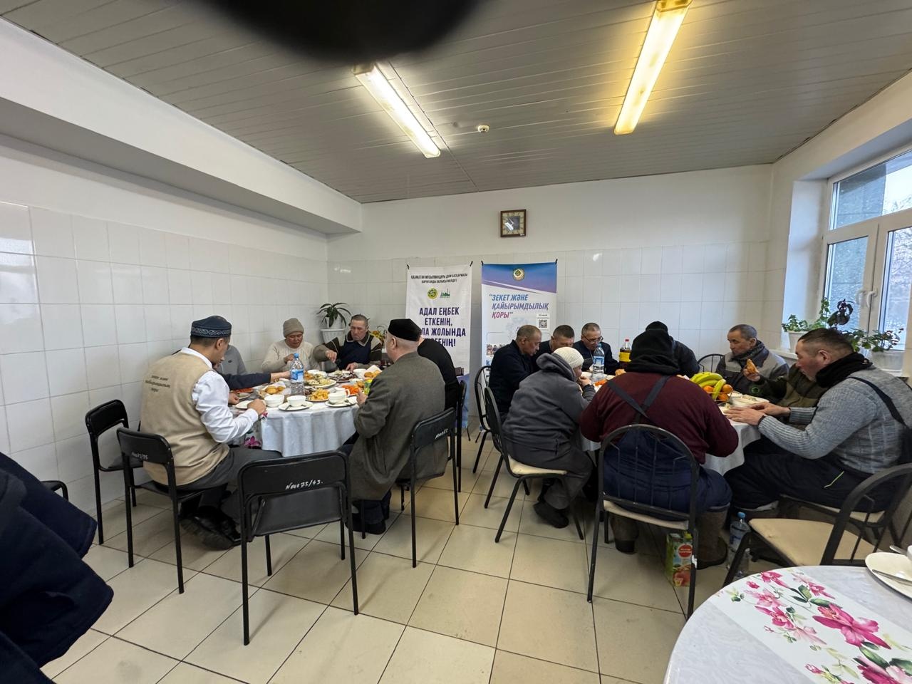 ИСЛАМ ЖӘНЕ АДАЛ ҚОҒАМ: ЕҢБЕК АДАМДАРЫНА  ТАҢҒЫ АС БЕРІЛДІ