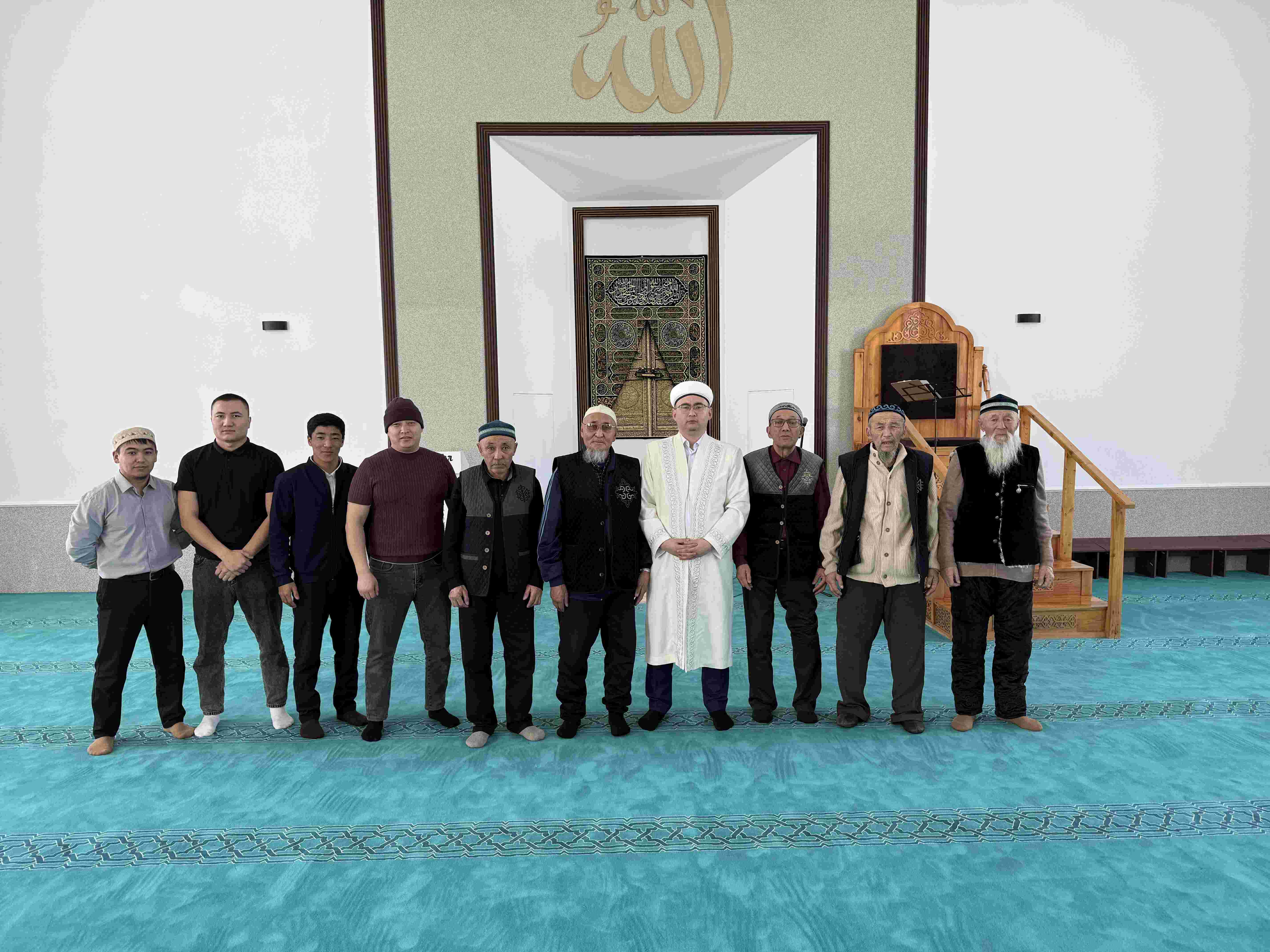 «Қазыбек би» мешітінің имамы Осакаровка аудандық мешітінің жамағатымен кездесті