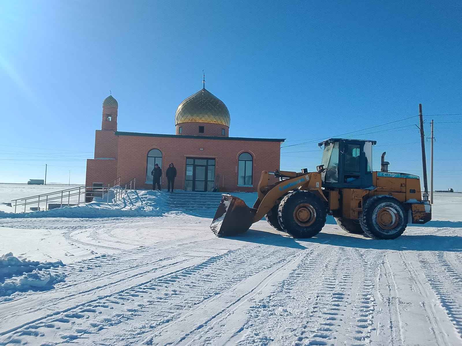 Баймырза ауылдық мешітінің ауласы қардан тазартылады