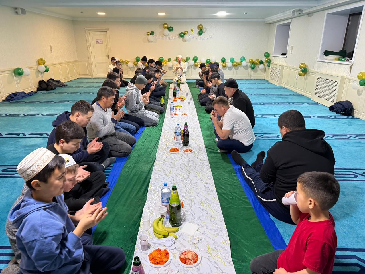 Қарағанды қалалық «Қазыбек би» мешітінде алғашқы ауызашар дастарханы жайылды