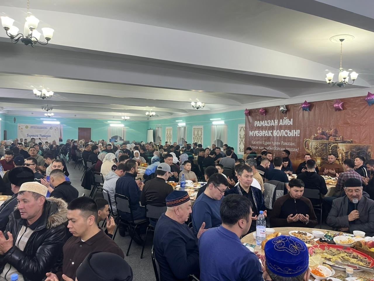 Абай аудандық орталық мешіті: «Қош келдің, Рамазан!» рухани кешінде жарапазан жыры жаңғырды