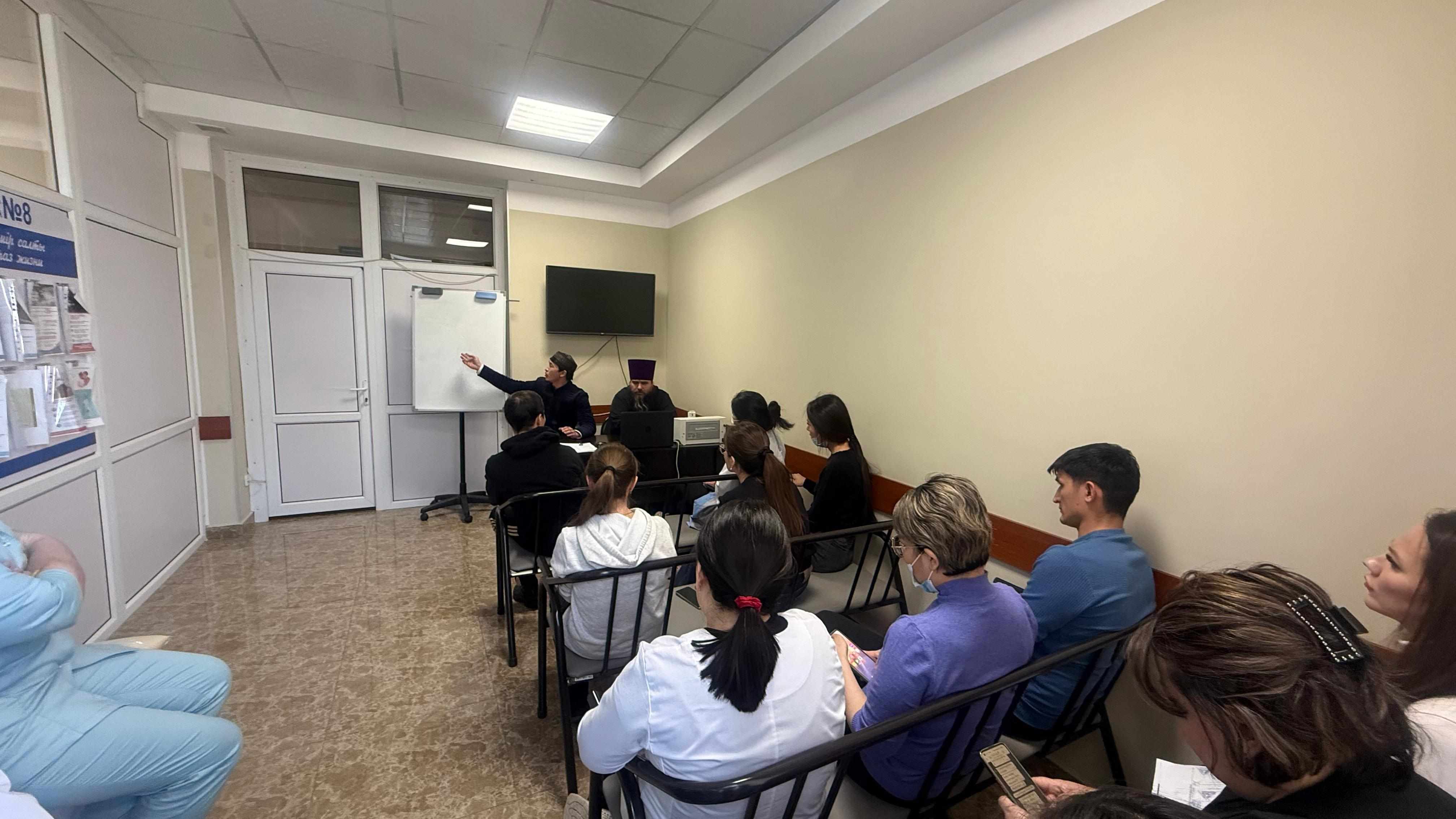 Қарағанды қаласындағы №8 емхана ұжымымен кездесу өтті