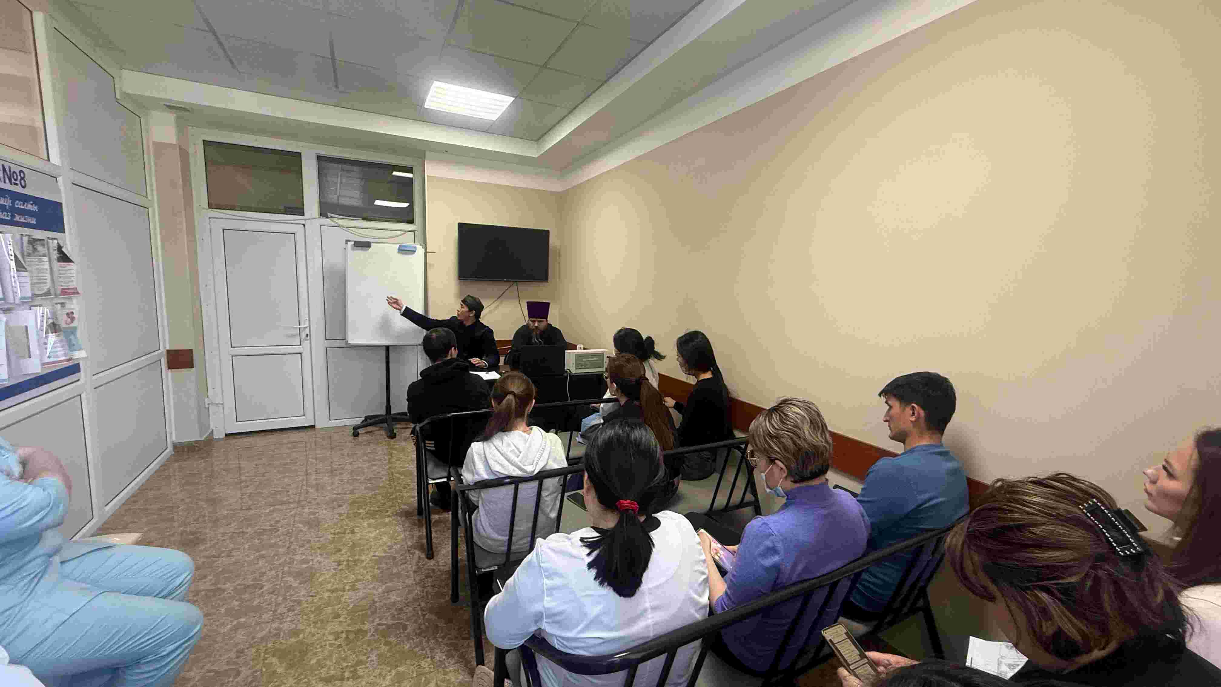 Қарағанды қаласындағы №8 емхана ұжымымен кездесу өтті