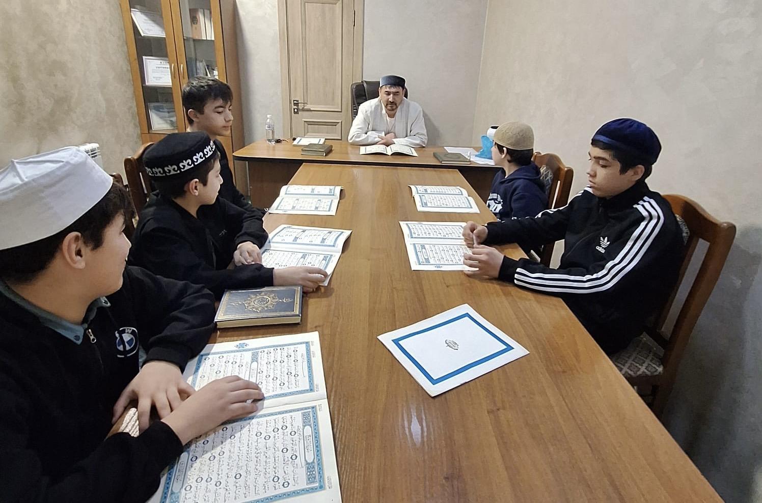 ХАЗІРЕТ АЛИ МЕШІТІНДЕ «ҚҰРАН ОҚЫП ҮЙРЕНЕЙІК» ДӘРІСТЕРІ БАСТАЛДЫ