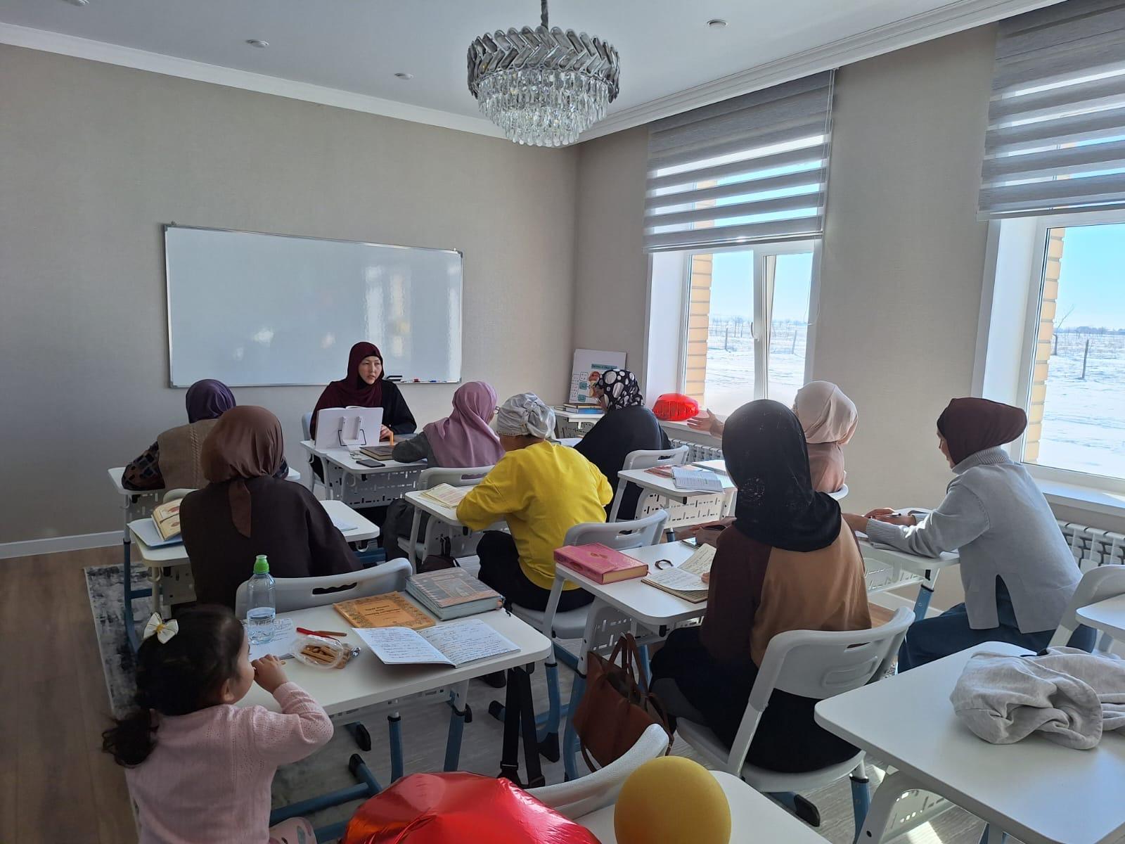 АБАЙДА ӘЙЕЛ - ҚЫЗДАР ЖАМАҒАТЫНА ДІНИ ДӘРІСТЕР ЖҮРГІЗІЛУДЕ