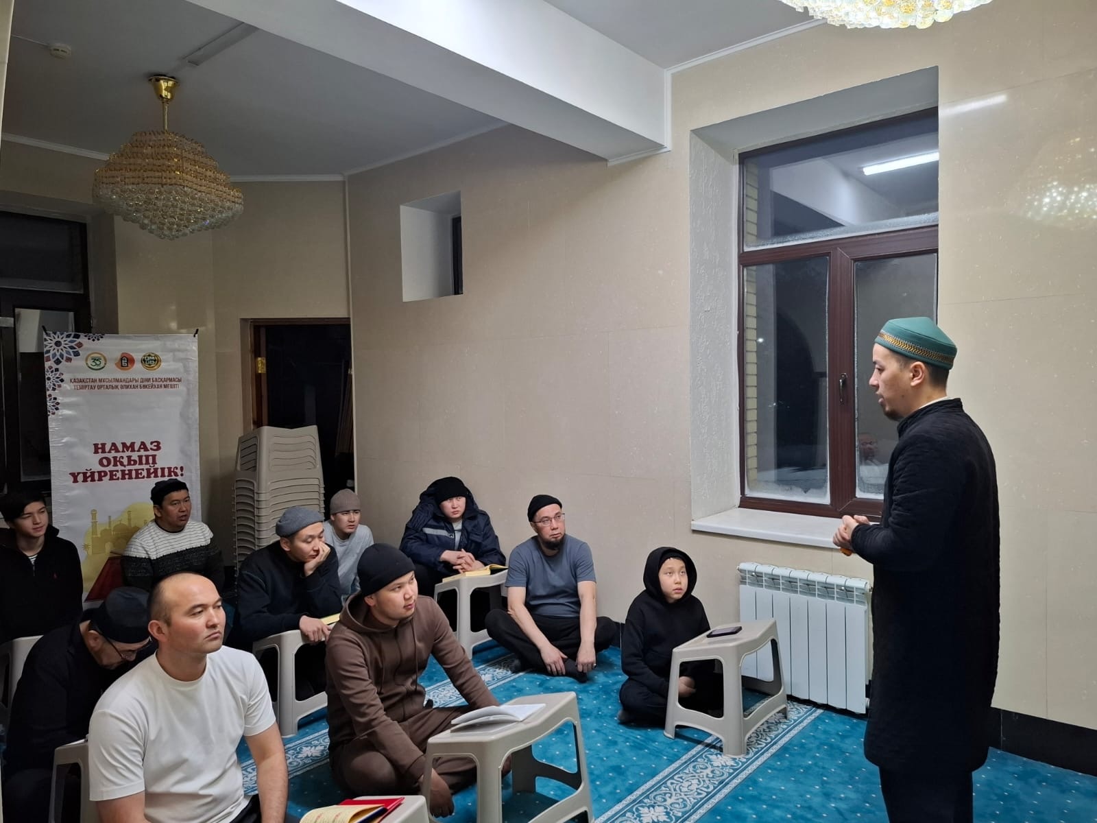 ЖАҚЫП АҚБАЙ МЕШІТІНДЕ «НАМАЗ ОҚЫП ҮЙРЕНЕЙІК» ДӘРІСТЕРІ ӨТУДЕ
