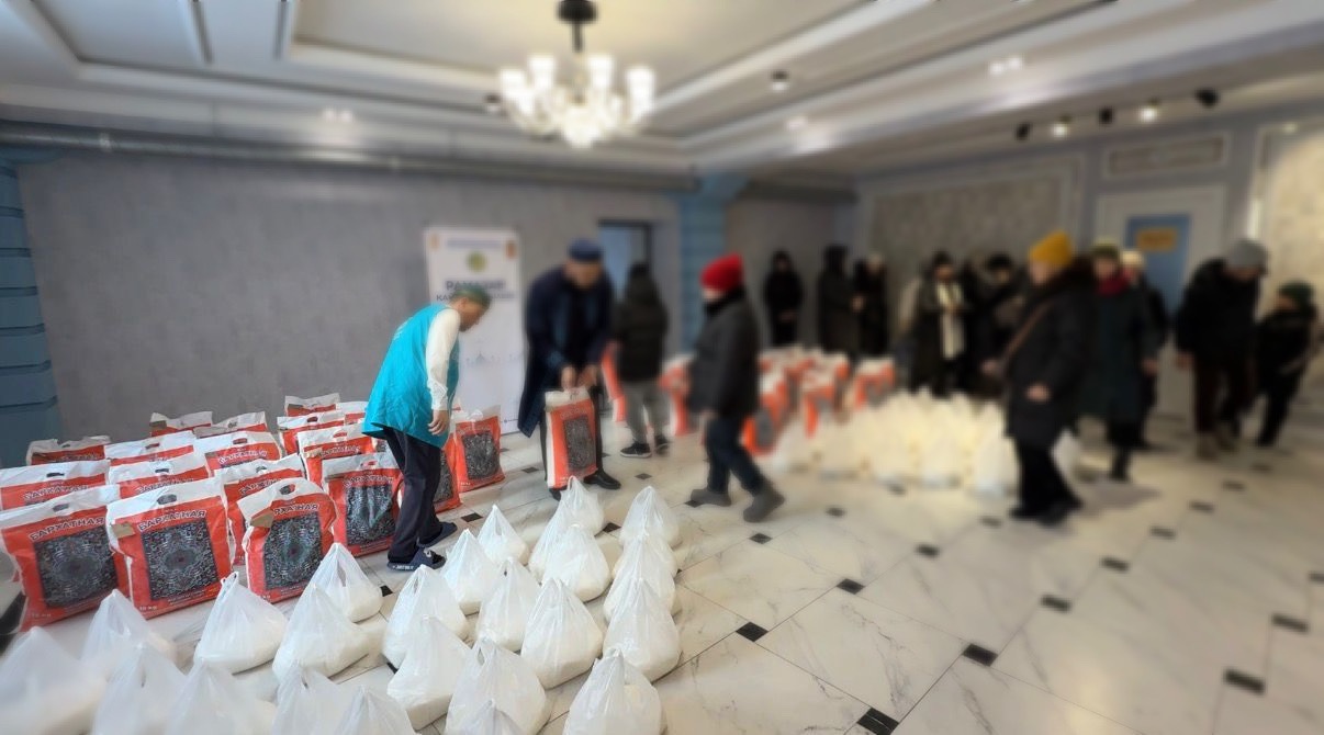 Теміртауда 50 отбасыға қайырымдылық сөмкелері үлестірілді