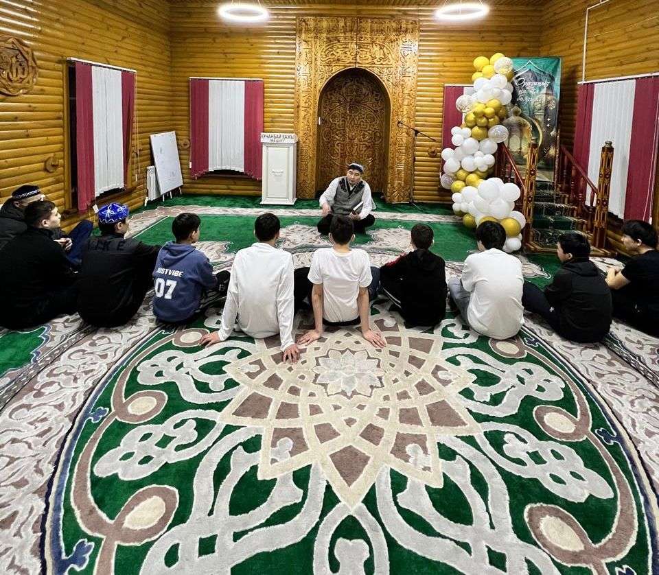 ҚАРҚАРАЛЫ АУДАНЫНДА ЖАСТАРҒА ЖАТ АҒЫМДАН САҚТАНУ ТУРАЛЫ ТҮСІНДІРІЛДІ