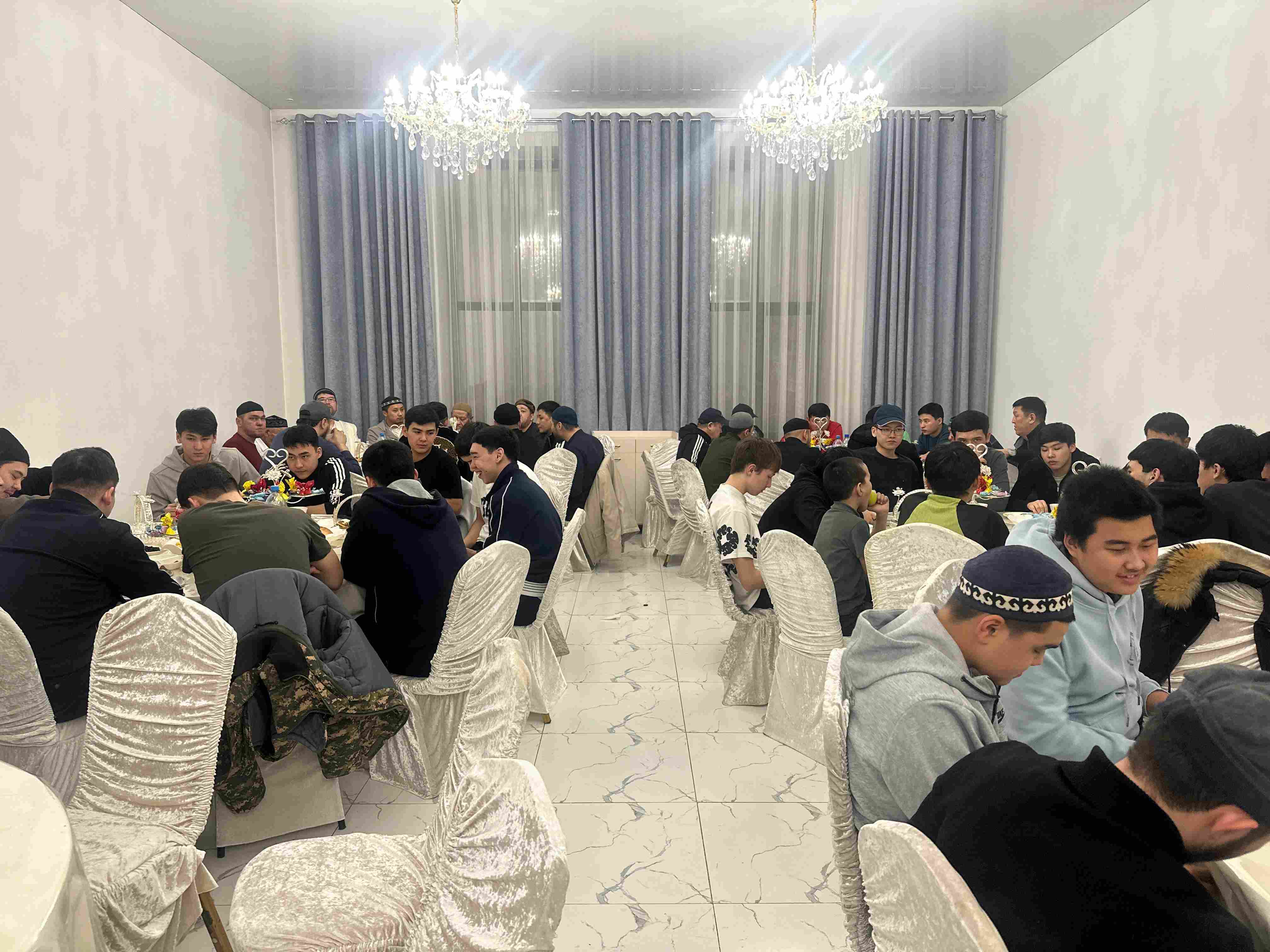 «Төле би» мешітінде жастарға ауызашар ұйымдастырылды