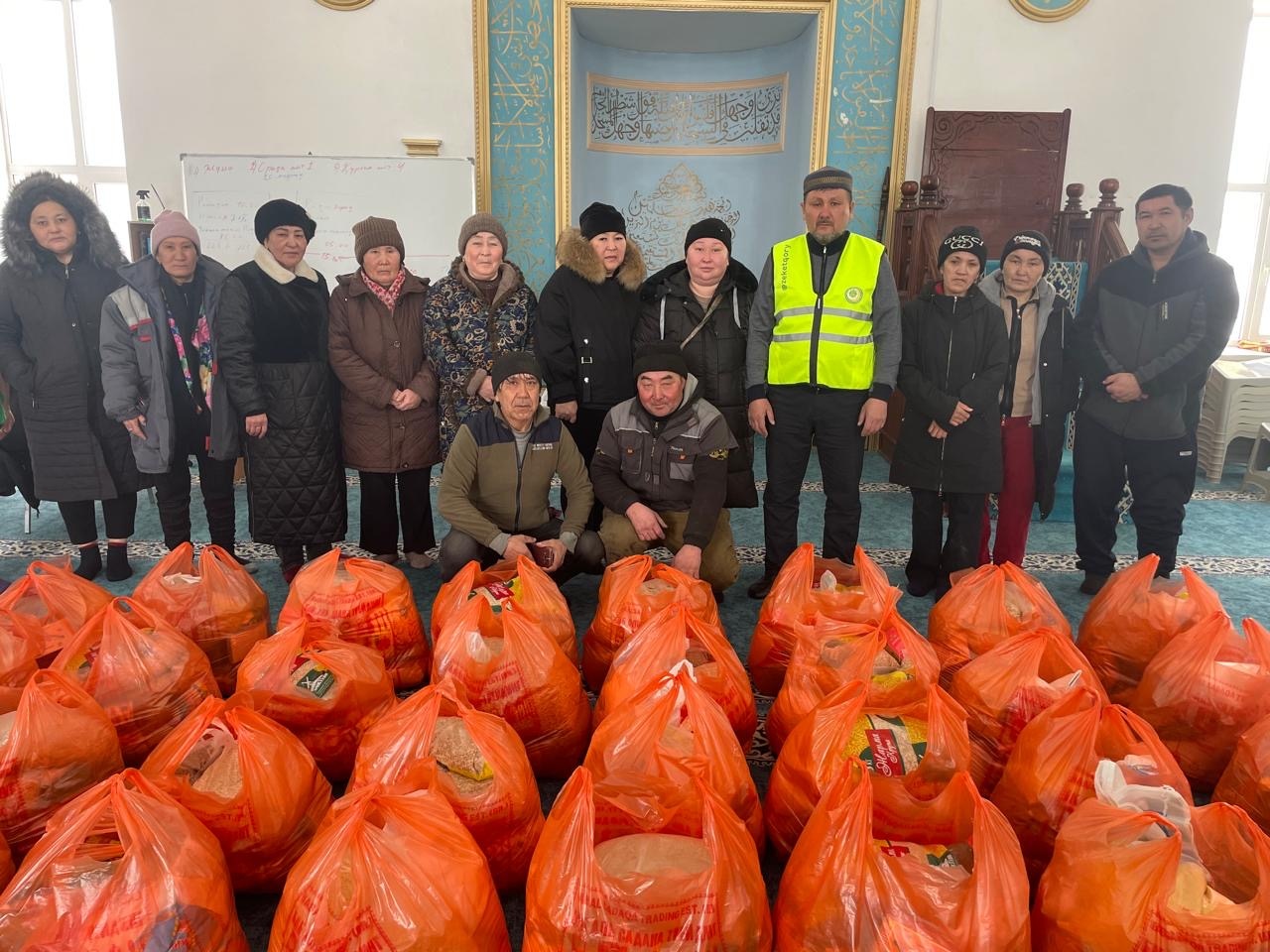 Шет ауданында 50 отбасыға азық - түлік үлестірілді