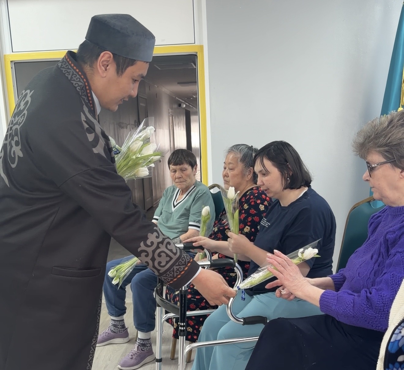 «Төлеутай ата» мешіті қарттар үйіндегі аналарға қуаныш сыйлады