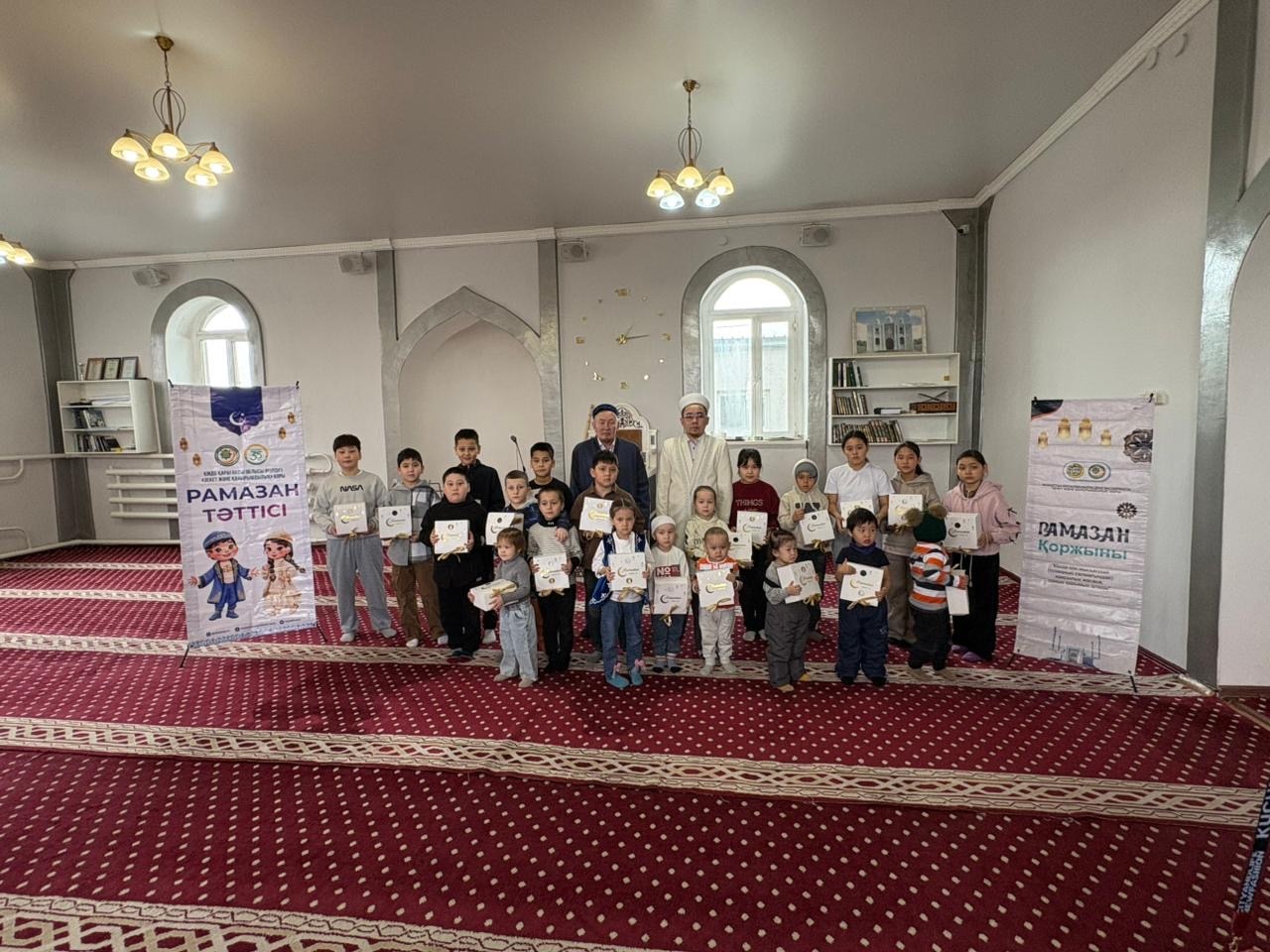 Шахтинск қаласында 30  бүлдіршінге «Рамазан тәттісі» таратылды