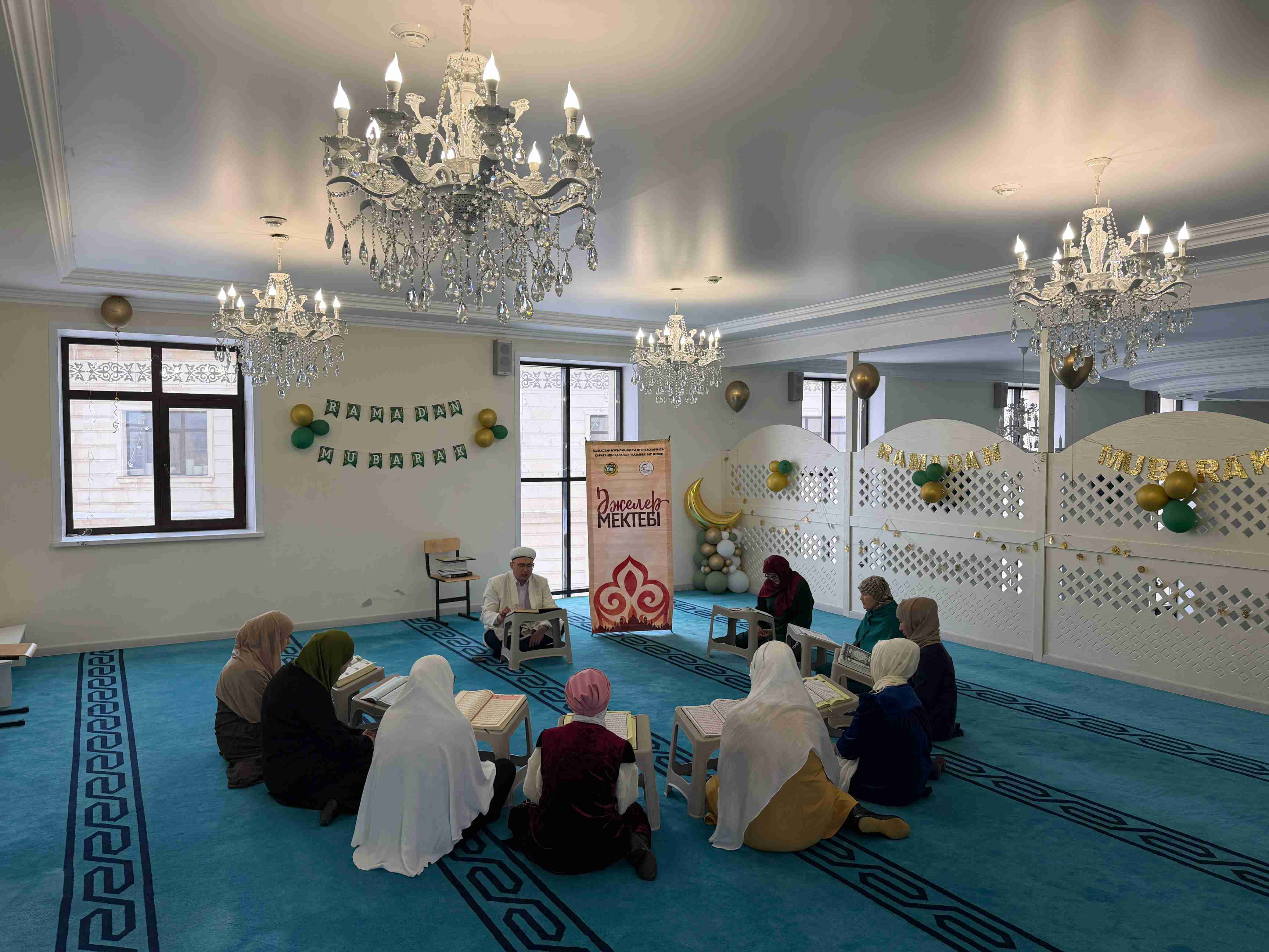 «Қазыбек би» мешітінде әйел-қыздар жамағаты Құран хатымды аяқтады