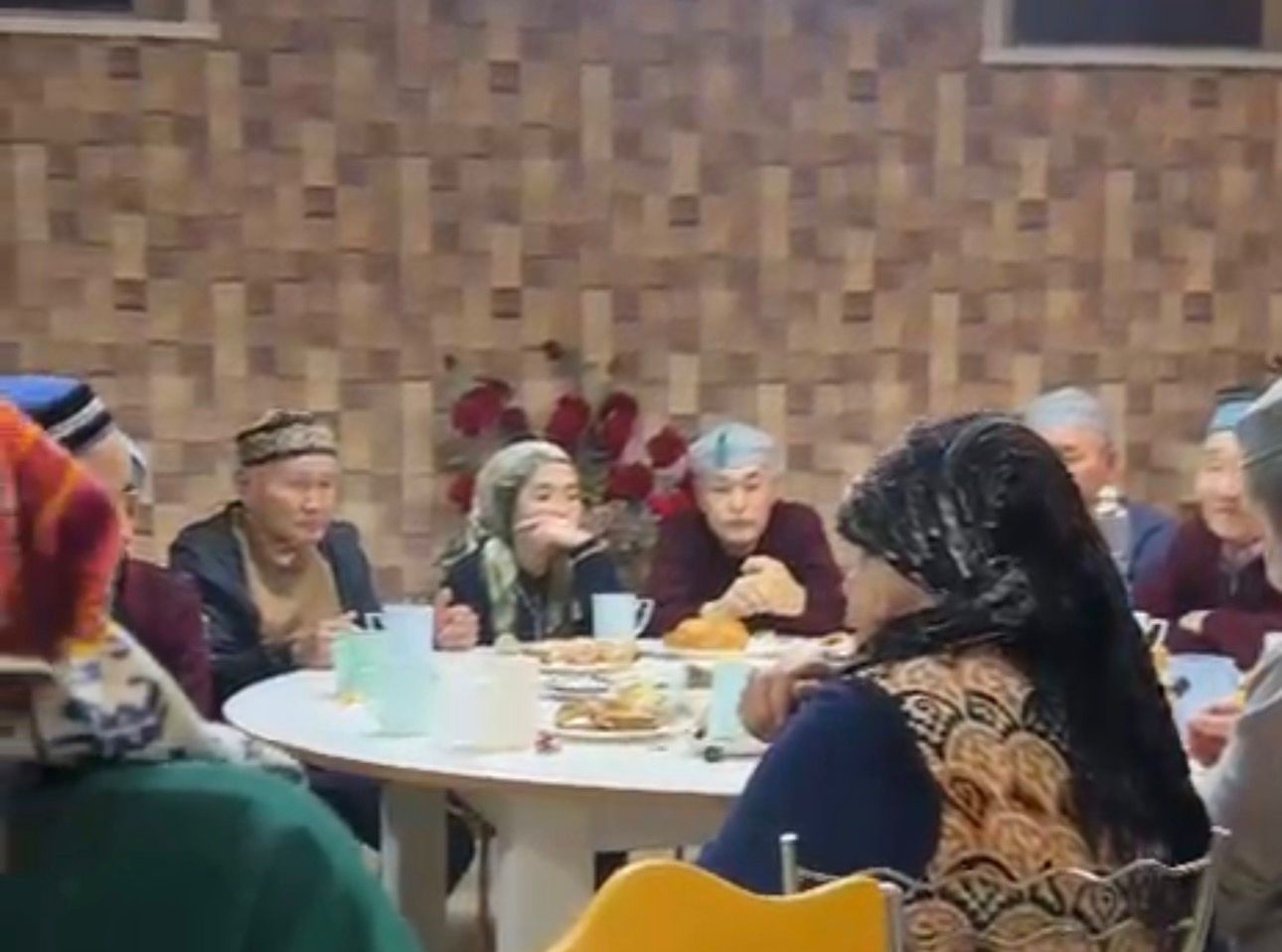 «Әл Машани» мешіті қарттар үйінде ауызашар дастарханын ұйымдастырды