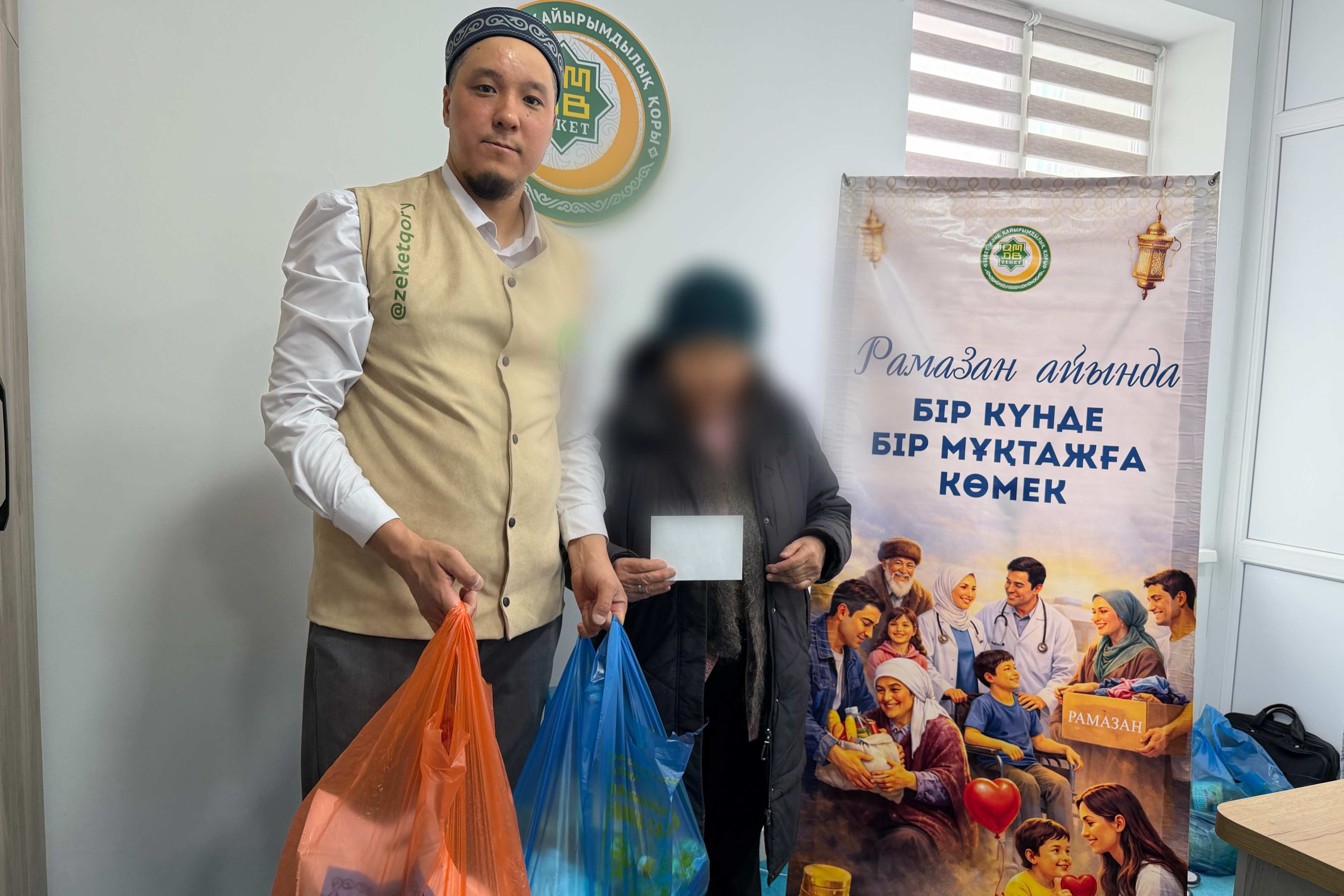 «Әнет баба» мешітінде «Бір күнде бір мұқтажға көмек» акциясы жалғасын табуда