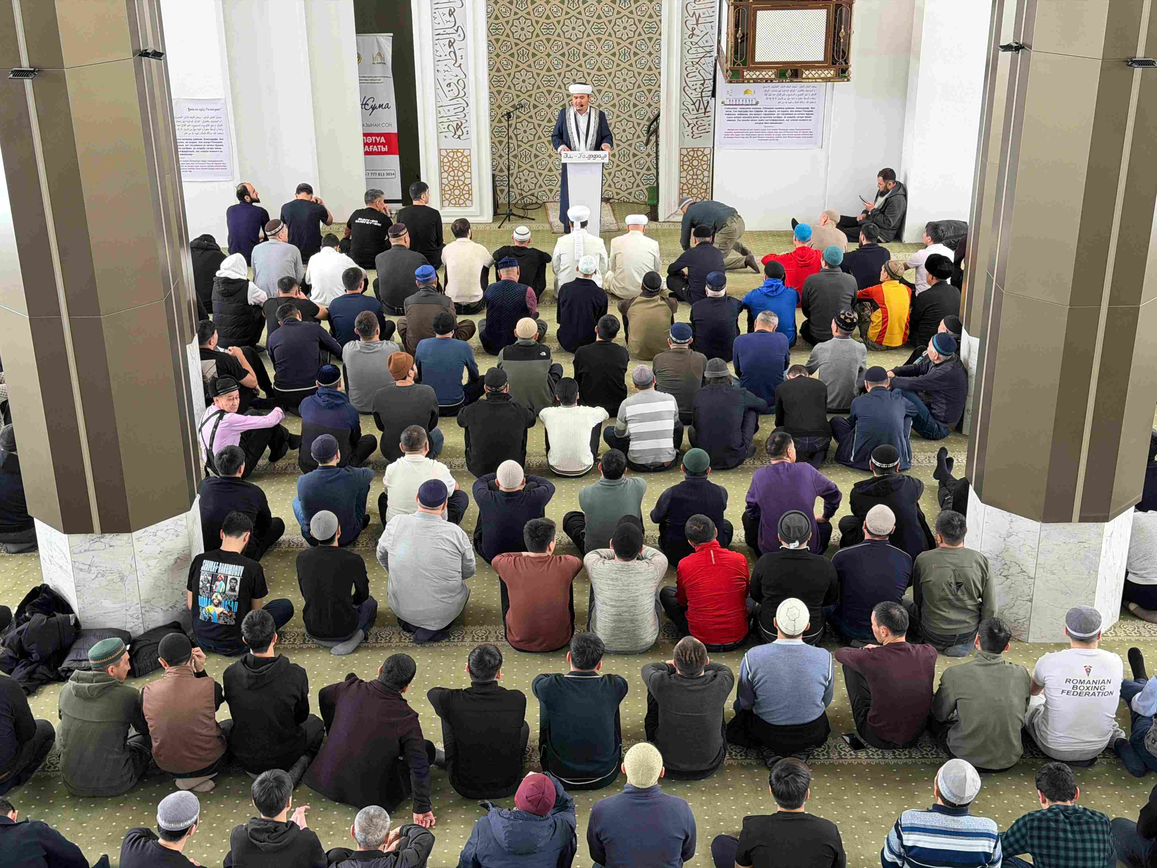 ОБЛЫС БАС ИМАМЫ «ӘЛ ҒАФФАР» МЕШІТІНДЕ ЖҰМА НАМАЗЫН ӨТКІЗДІ