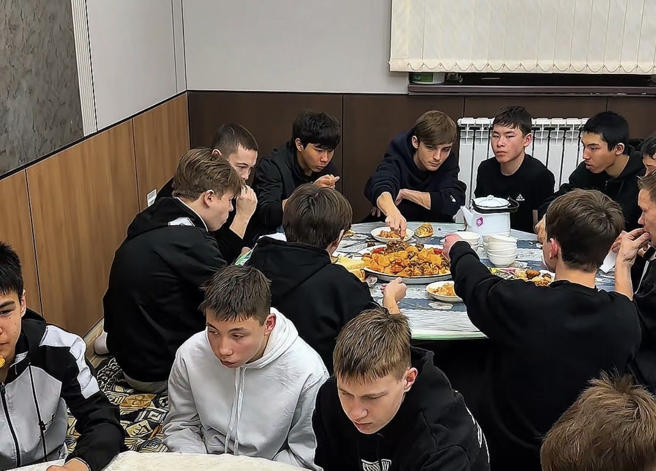 «Төлеутай ата» мешітінде жастарға ауызашар дастарханы жайылды