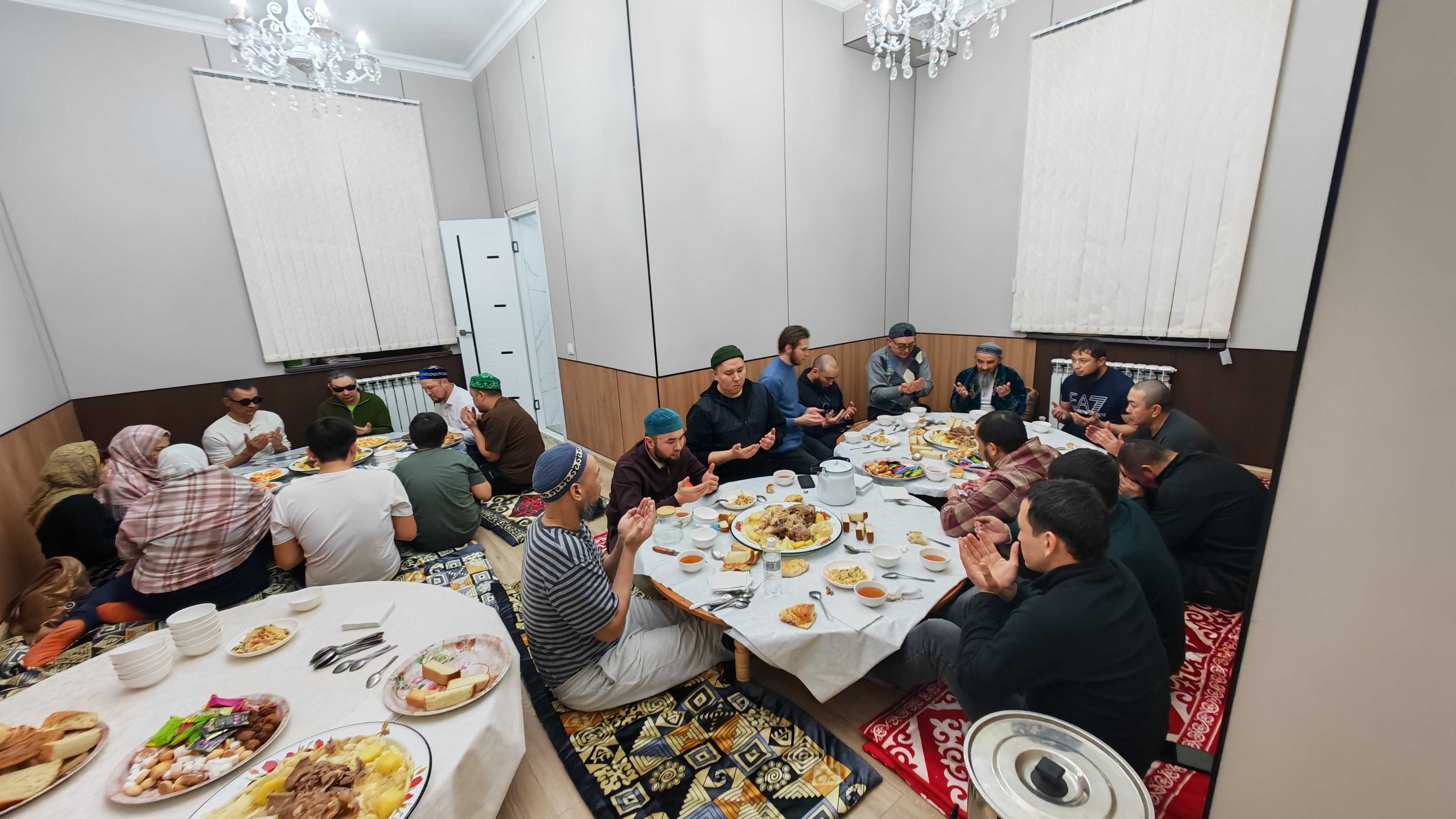 «Төлеутай ата» мешітінде зағип жандарға ауызашар берілді