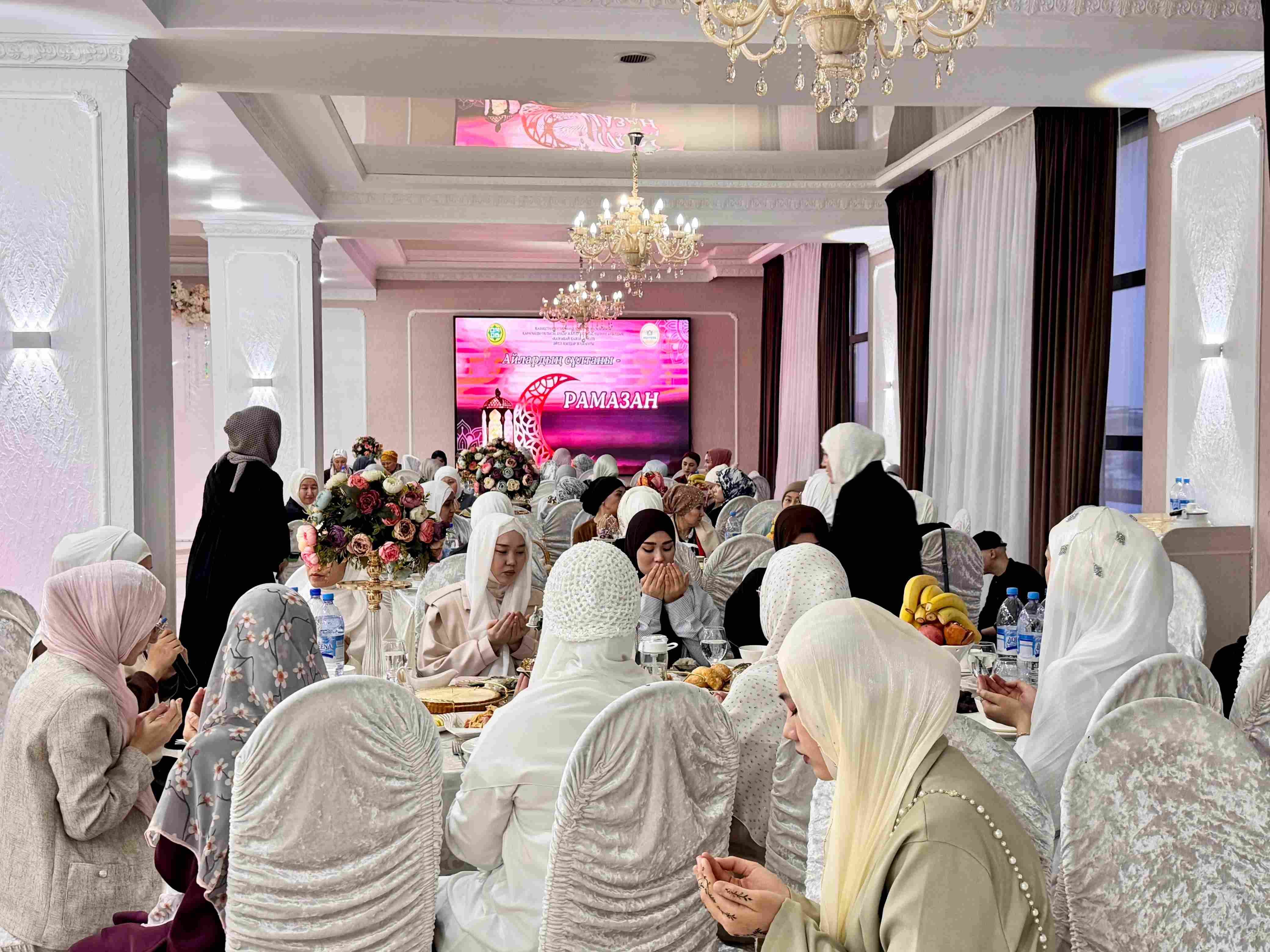 «Қажыбай қажы» мешітінде ерекше балалардың аналарына ауызашар дастарханы жайылды