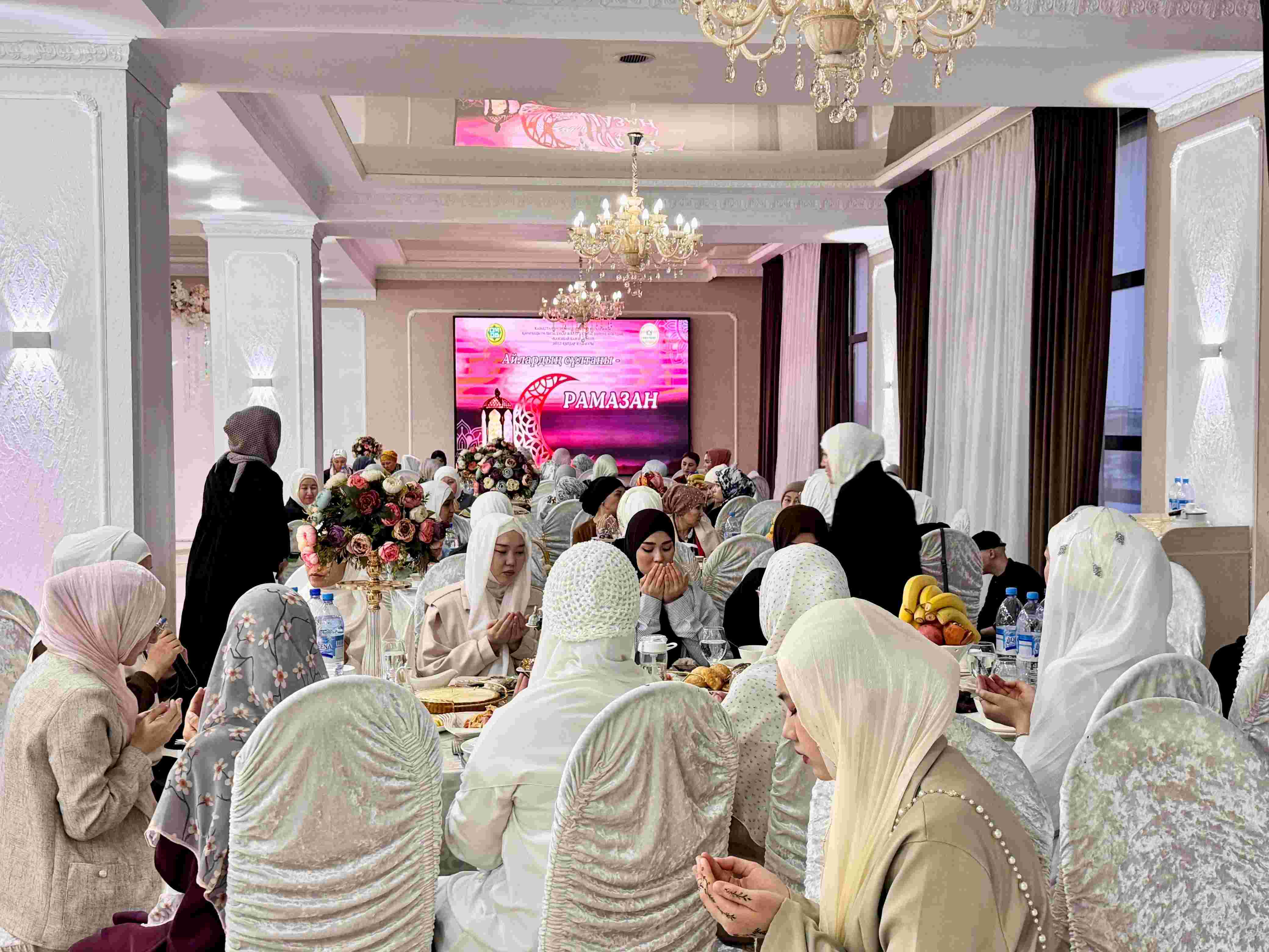 «Қажыбай қажы» мешітінде ерекше балалардың аналарына ауызашар дастарханы жайылды