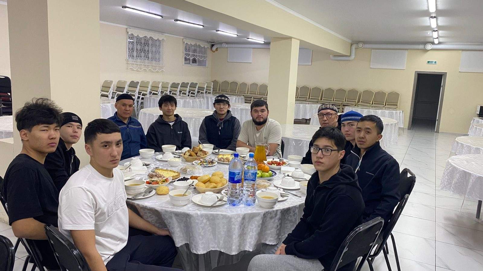 «Қажыбай қажы» мешітінде жастарға ауызашар дастарханы жайылды