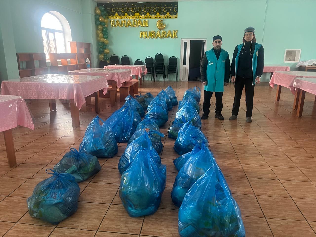 Ақтау кенті мешітінде 25 отбасыға «Рамазан сыйы» үлестірілді