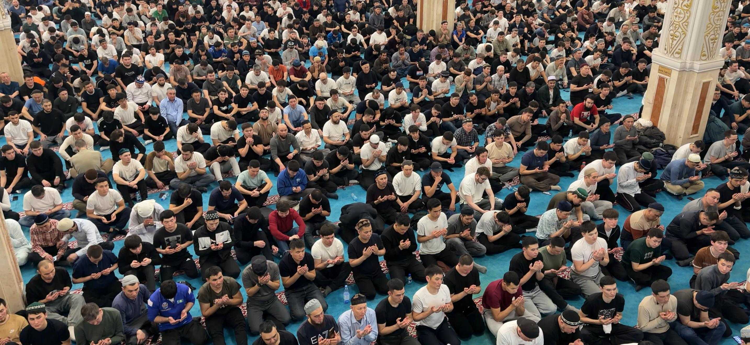 ҚАРАҒАНДЫ ОБЛЫСТЫҚ «ӘНЕТ БАБА» МЕШІТІ ЖАМАҒАТЫ ҚАСИЕТТІ ҚАДІР ТҮНІН ҚАРСЫ АЛДЫ