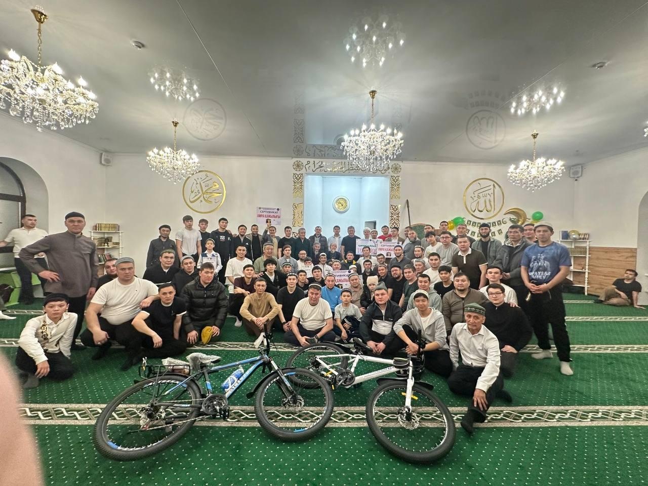 «Төле би» мешітінде Қадір түніне орай Құран жарысы өтіп, жеңімпаздар марапатталды