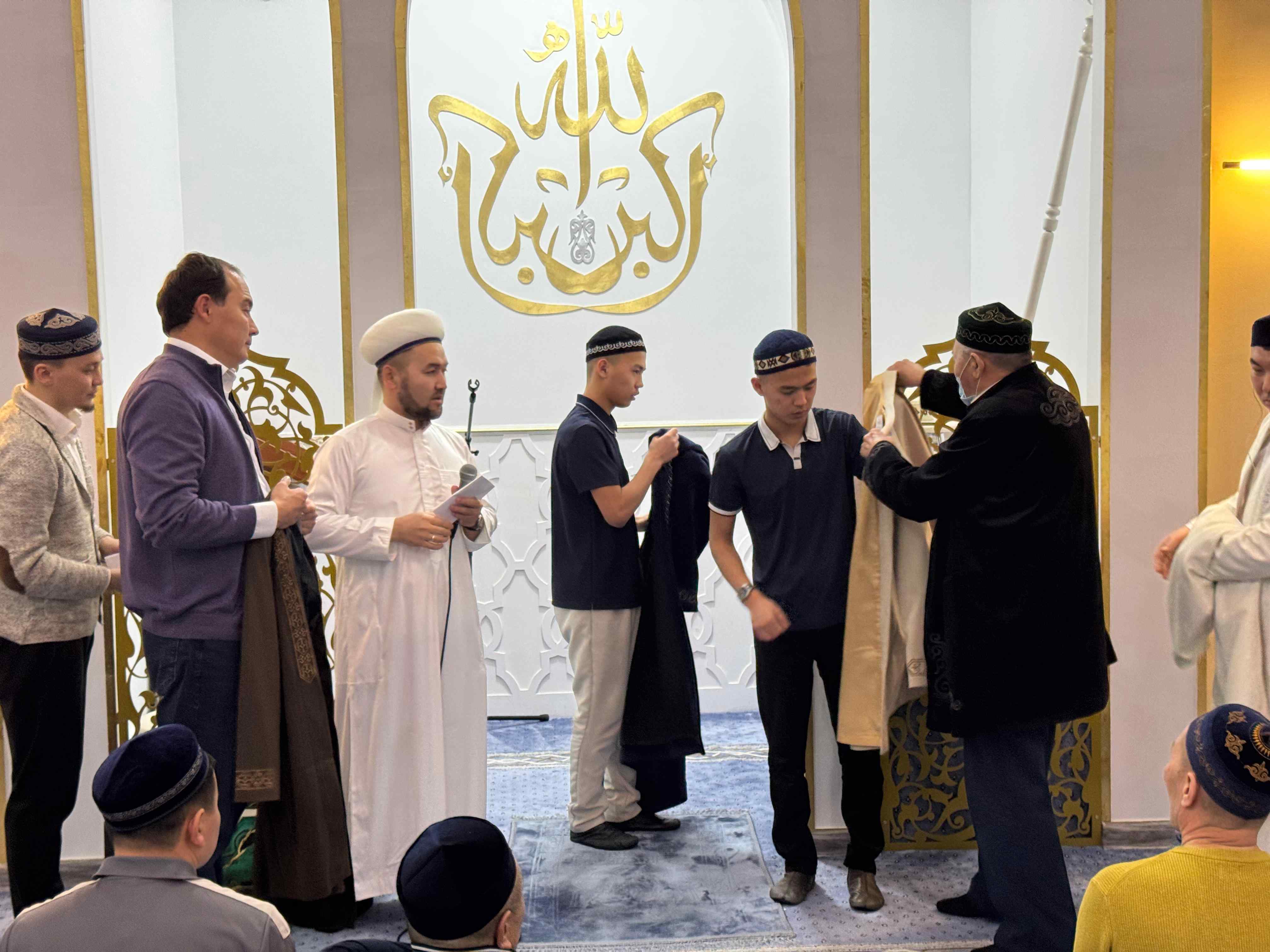 Қадір түні: Абайда тарауық намазы оқылып,  қариға құрмет көрсетілді