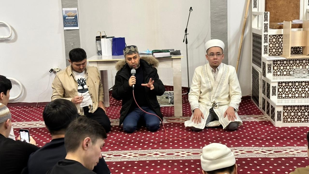 Шахтинск қалалық «Нұр» мешітінде қаримен тағылымды сұхбат өтті