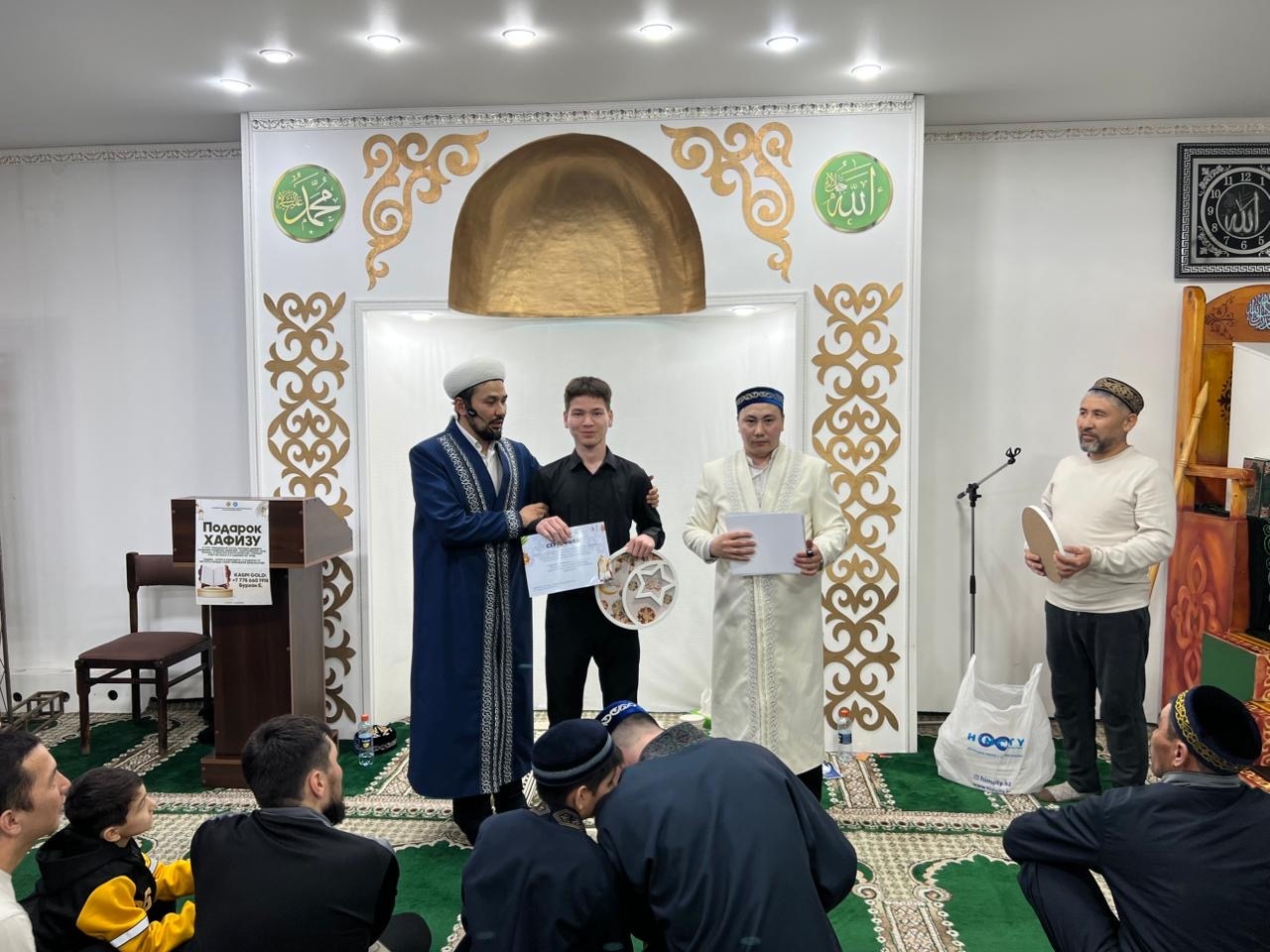 Саран қалалық мешітінде салауат айту жарысының жеңімпаздары марапатталды