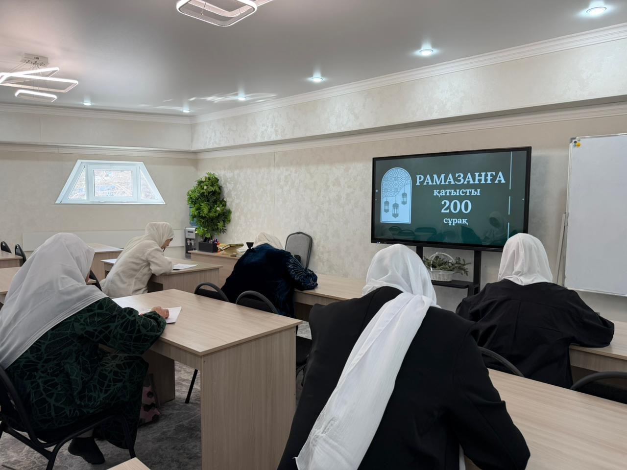 Әл Машани мешітінде әйелдер мен қыздар арасында білім сайысы өтті
