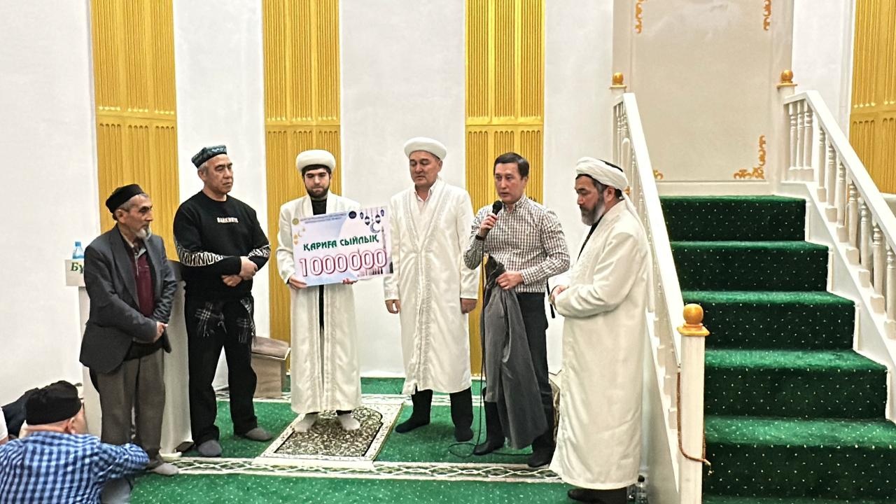 Бұқар Жырау мешітінде қариға құрмет көрсетілді