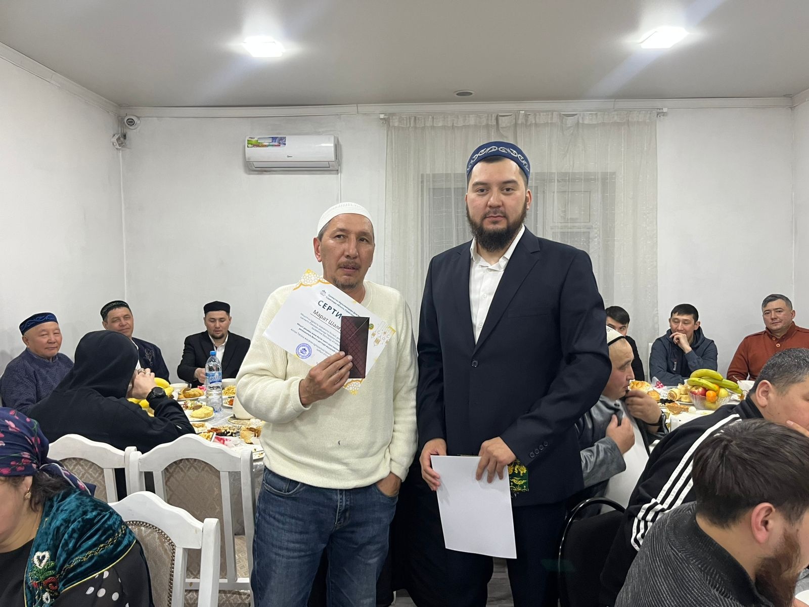 Ерімбет Ата мешітінде белсенді жамағат марапатталып, ақшалай сыйлықтар табысталды.