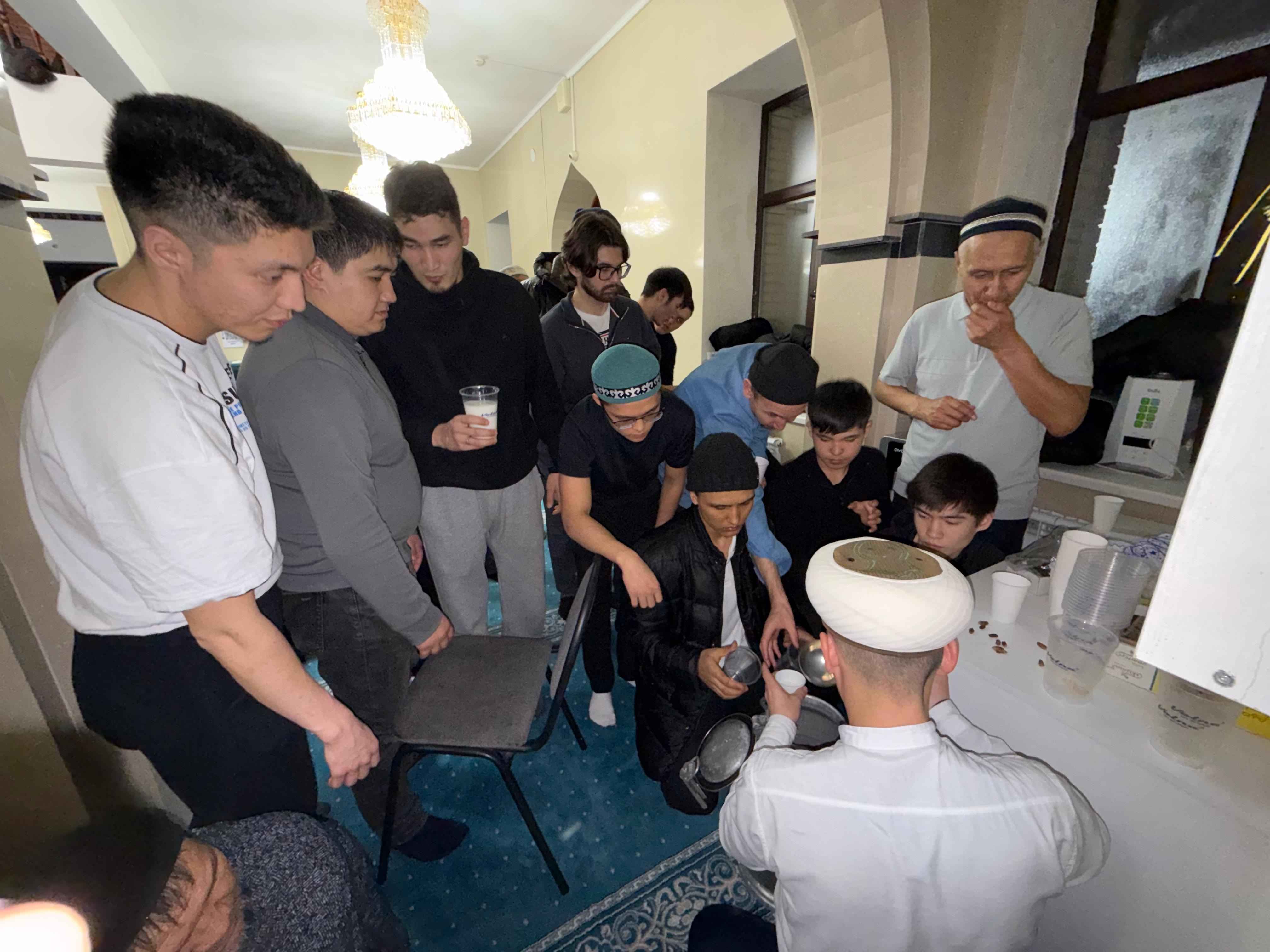 Жамағатқа көже таратылды