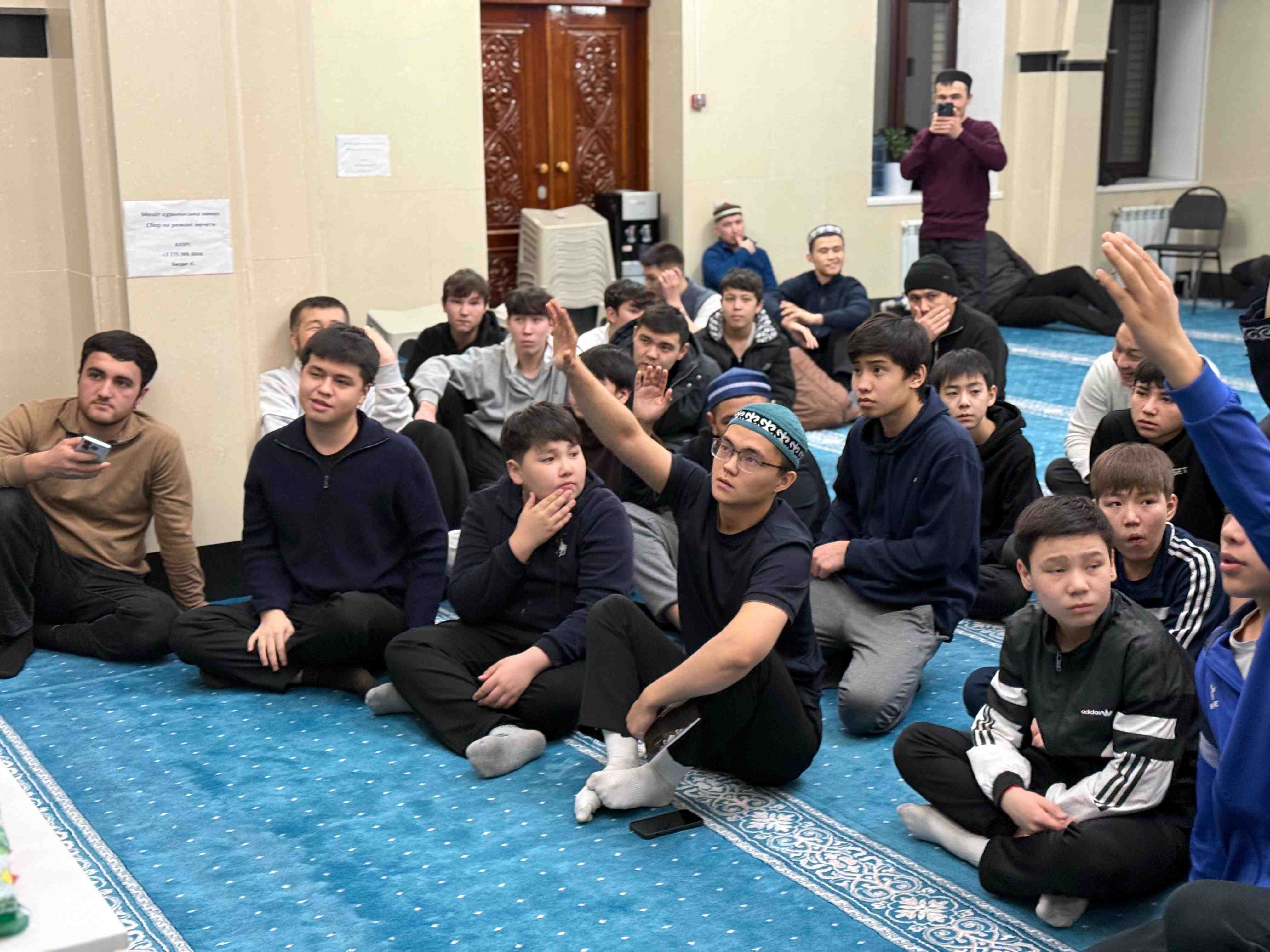 Тарауыққа жиналған жастар арасында сұрақ-жауап ойыны ұйымдастырылды