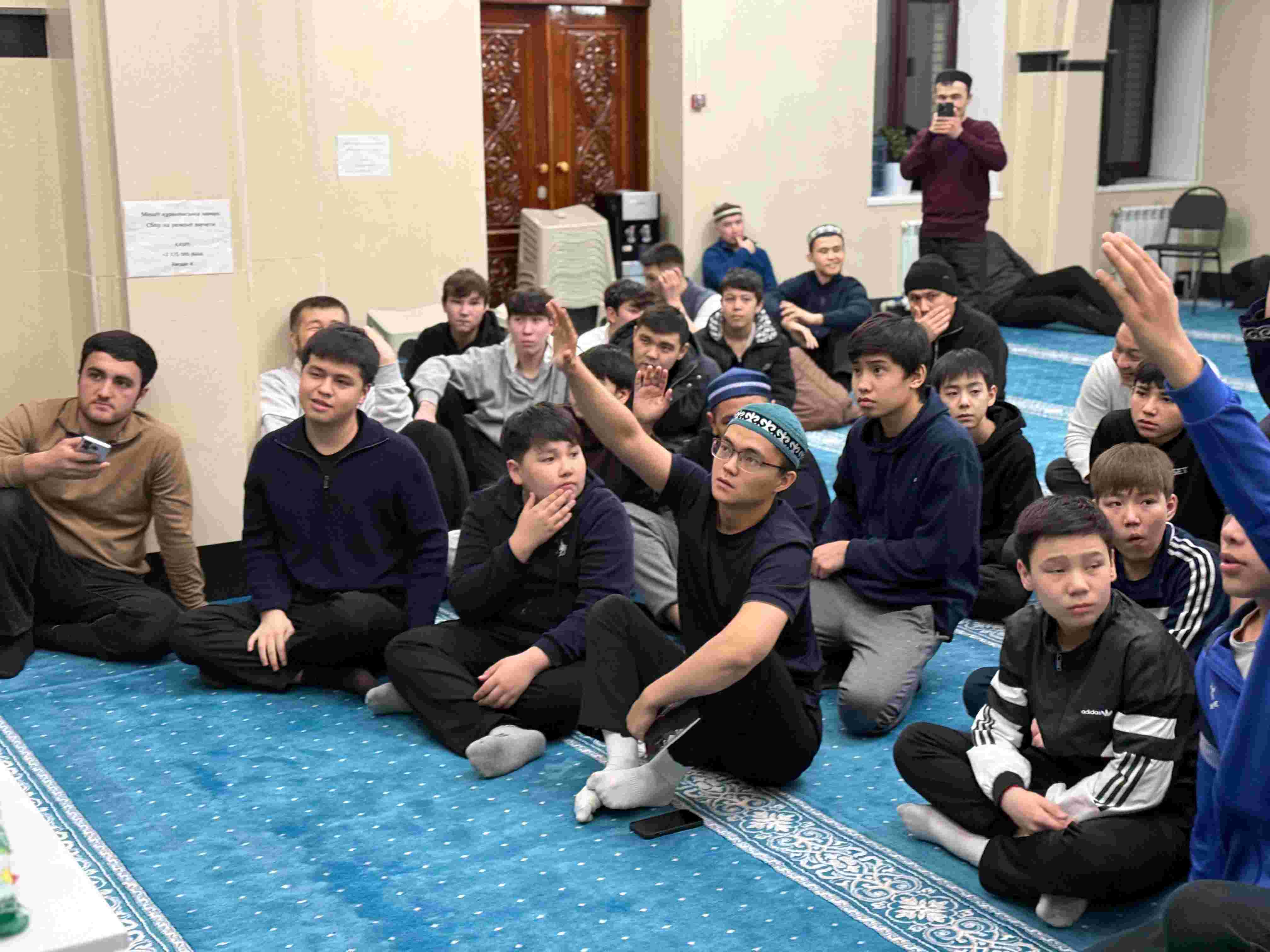 Тарауыққа жиналған жастар арасында сұрақ-жауап ойыны ұйымдастырылды