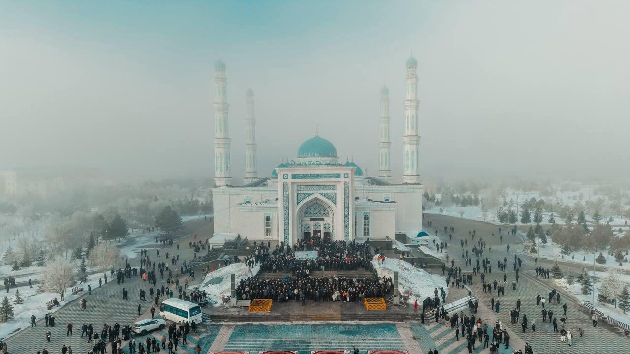 ҰЛЫҚ МЕЙРАМ ҰЛТТЫҚ ОЙЫНДАРМЕН ЖАЛҒАСТЫ