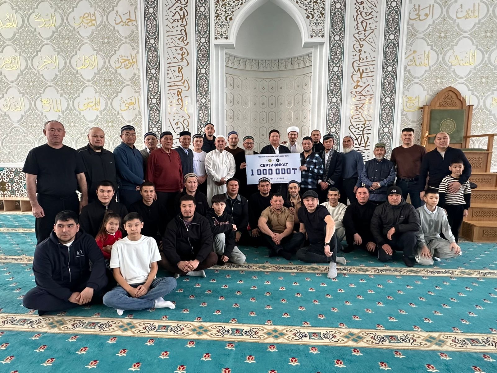 «Қамзе» мешітінде Ораза айт намазы оқылып, қариға құрмет көрсетілді