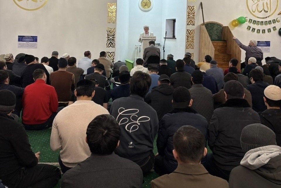 “Төле би” мешітінде мерекелік намаз оқылып, жамағатқа дәм ұсынылды.